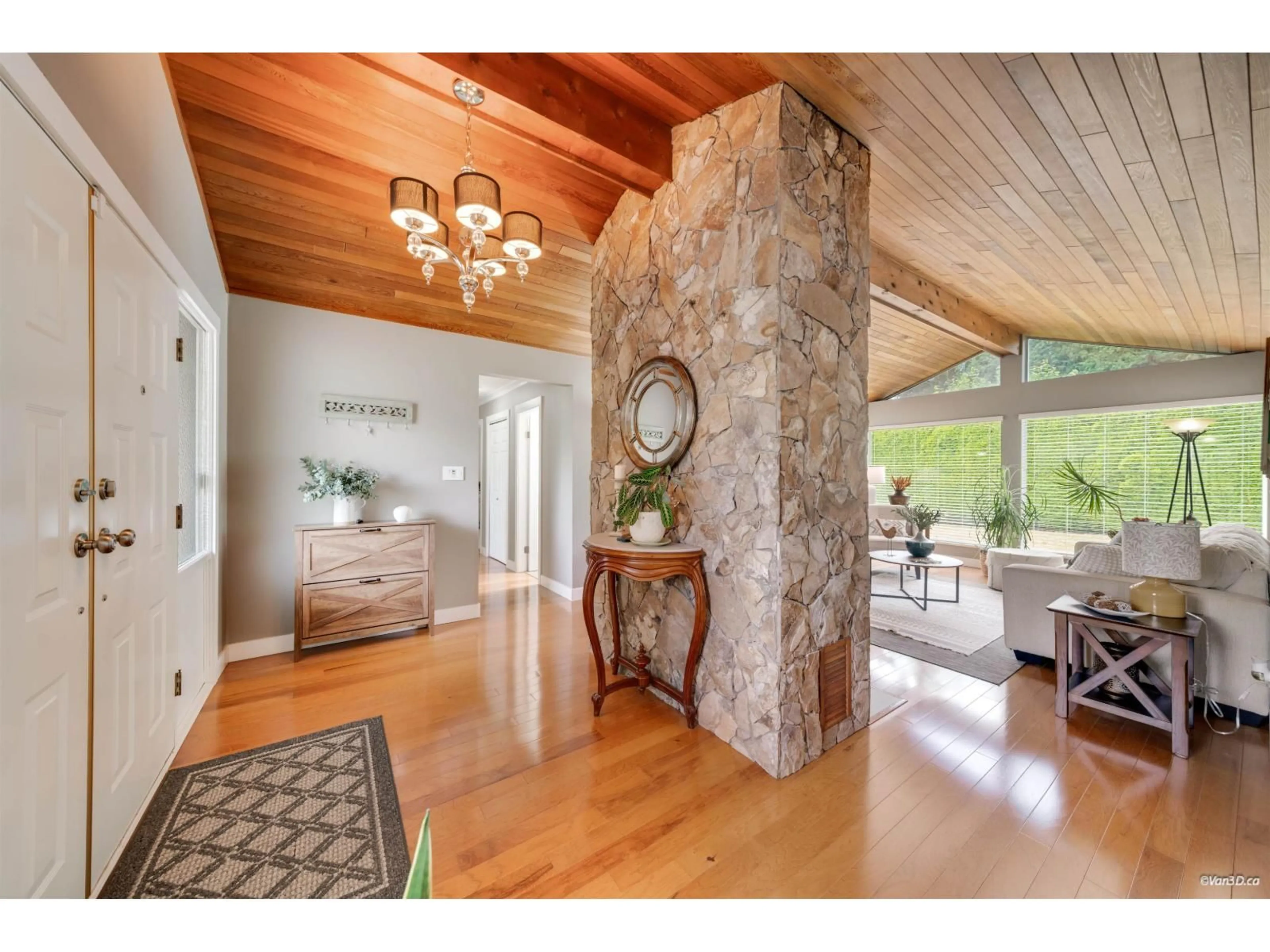 Indoor entryway for 1691 143B STREET, Surrey British Columbia V4A7L8