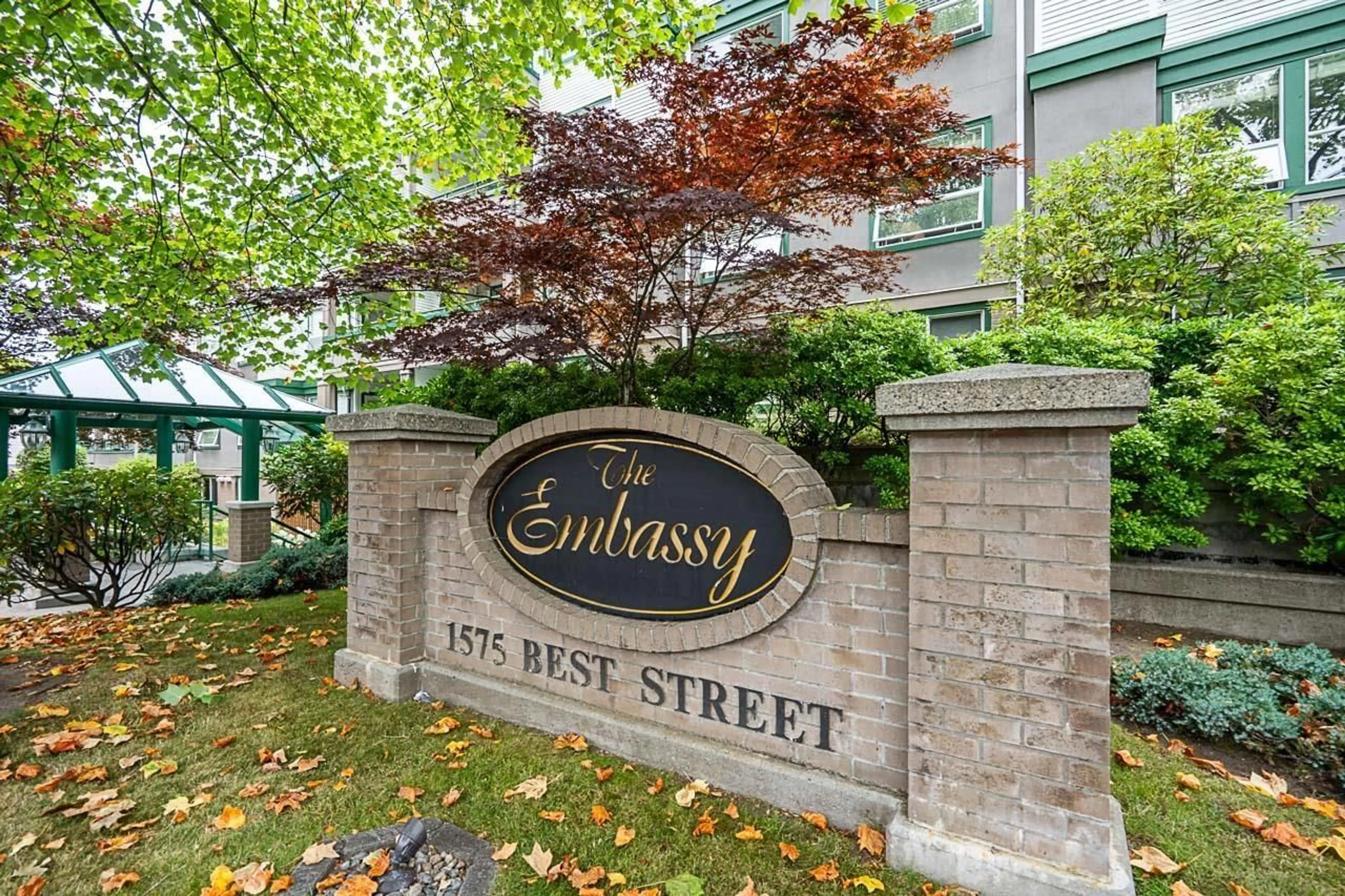 Indoor entryway for 502 - 1575 BEST STREET, White Rock British Columbia V4B5K1