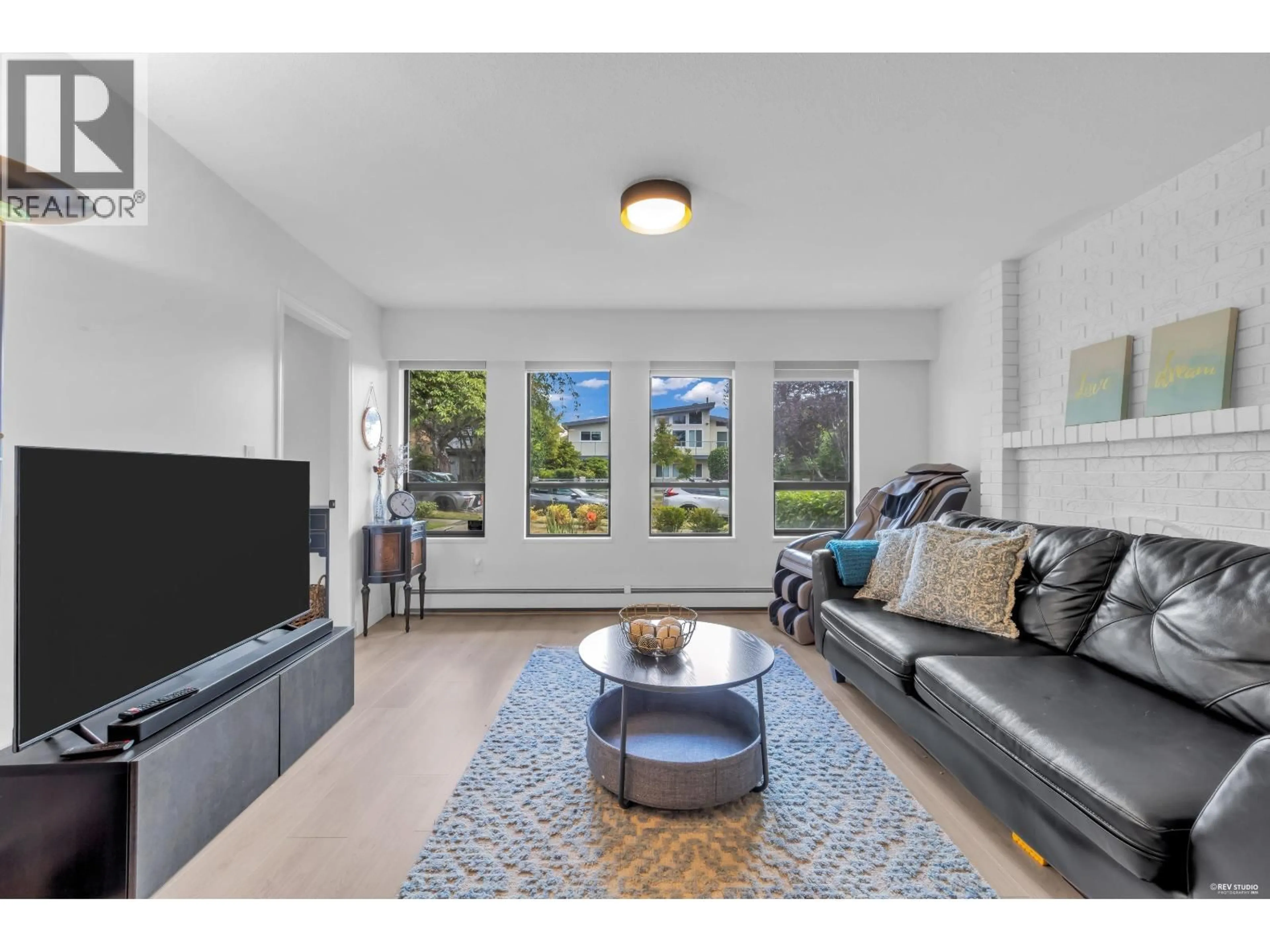 Living room with furniture, unknown for 6939 DUMFRIES STREET, Vancouver British Columbia V5P3C1