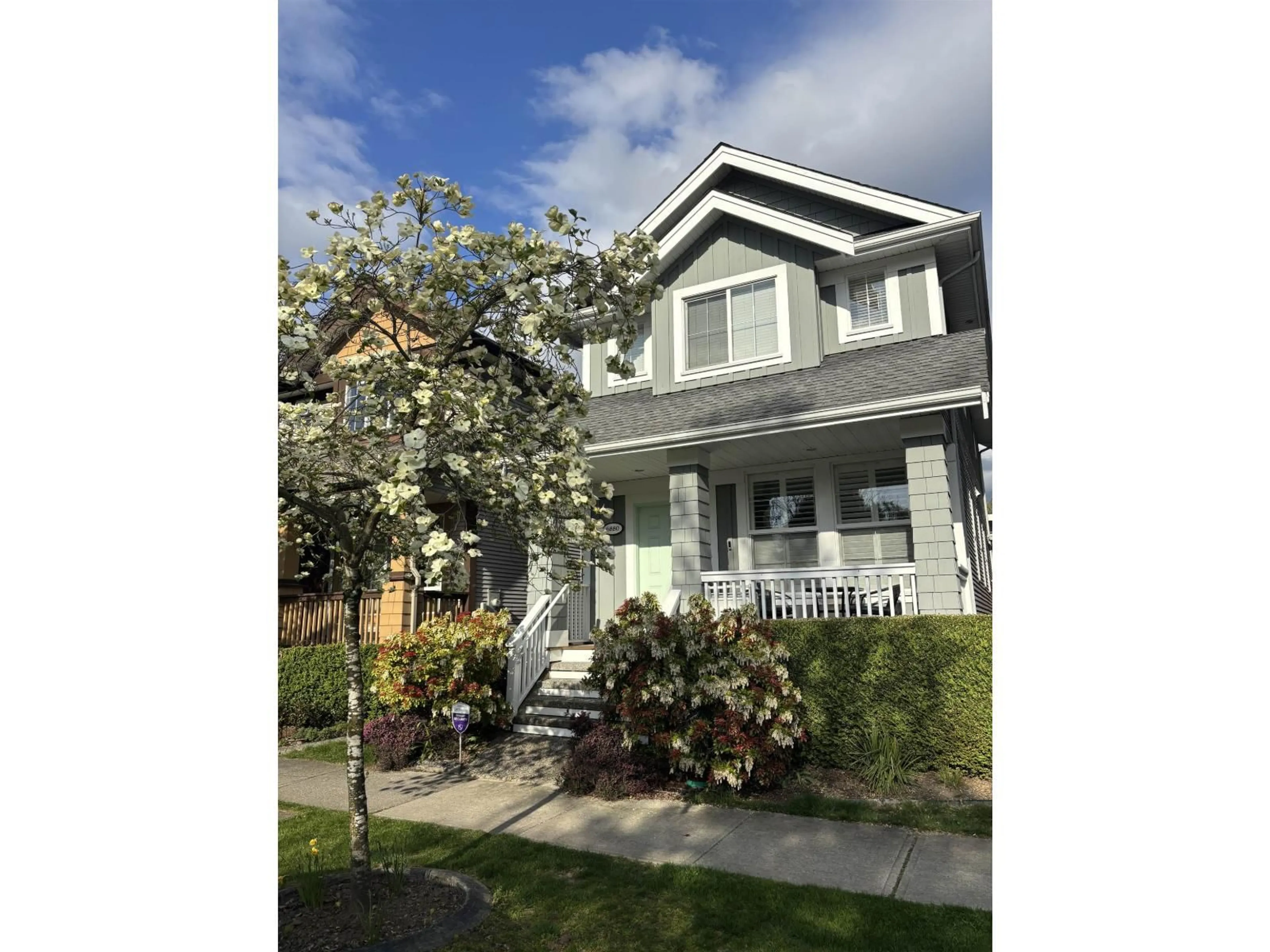 Home with vinyl exterior material, street for 6880 190TH STREET, Surrey British Columbia V4N5P1