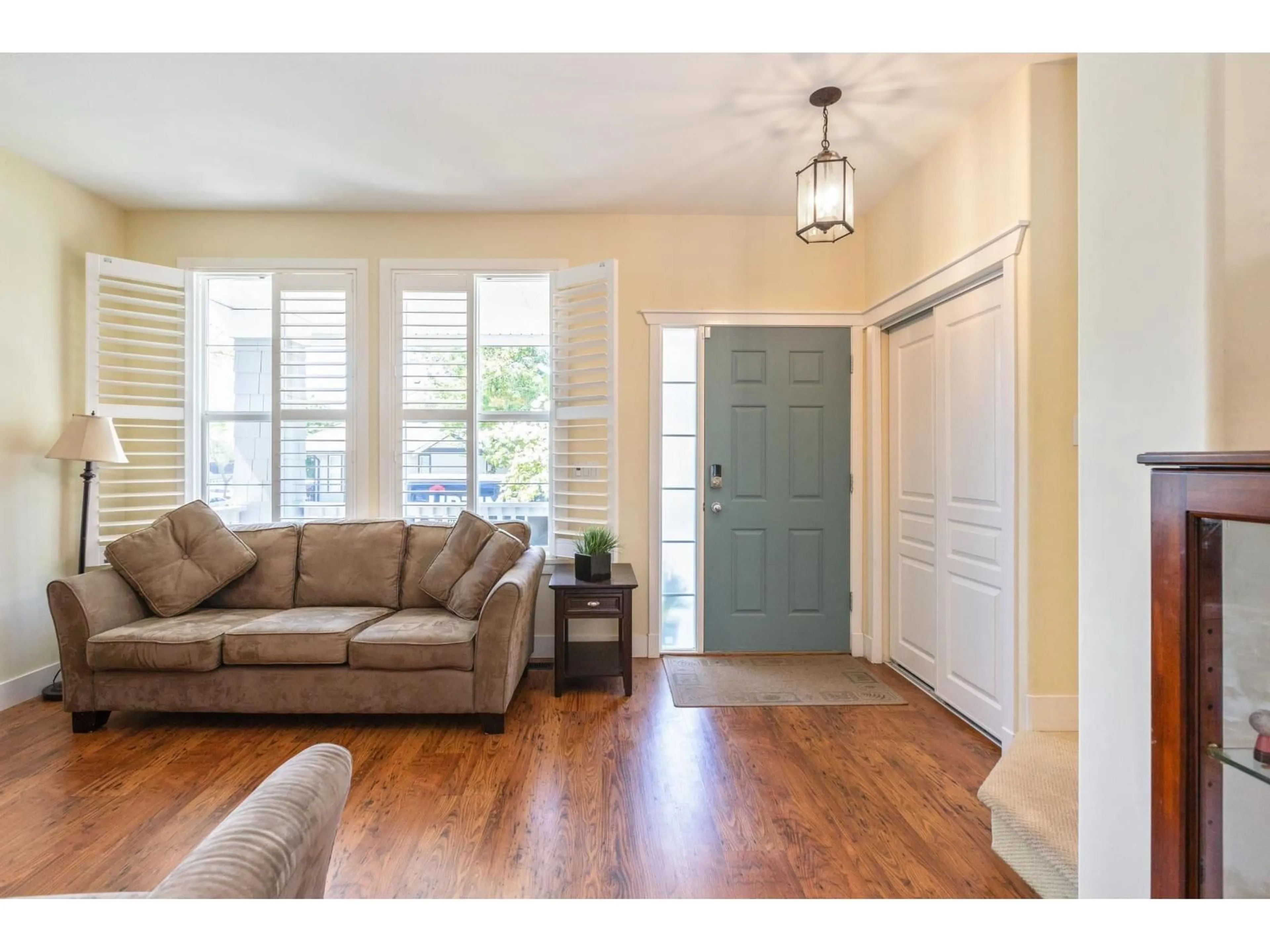 Living room with furniture, wood/laminate floor for 6880 190TH STREET, Surrey British Columbia V4N5P1