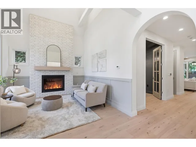 1249 FREDERICK ROAD, North Vancouver 4