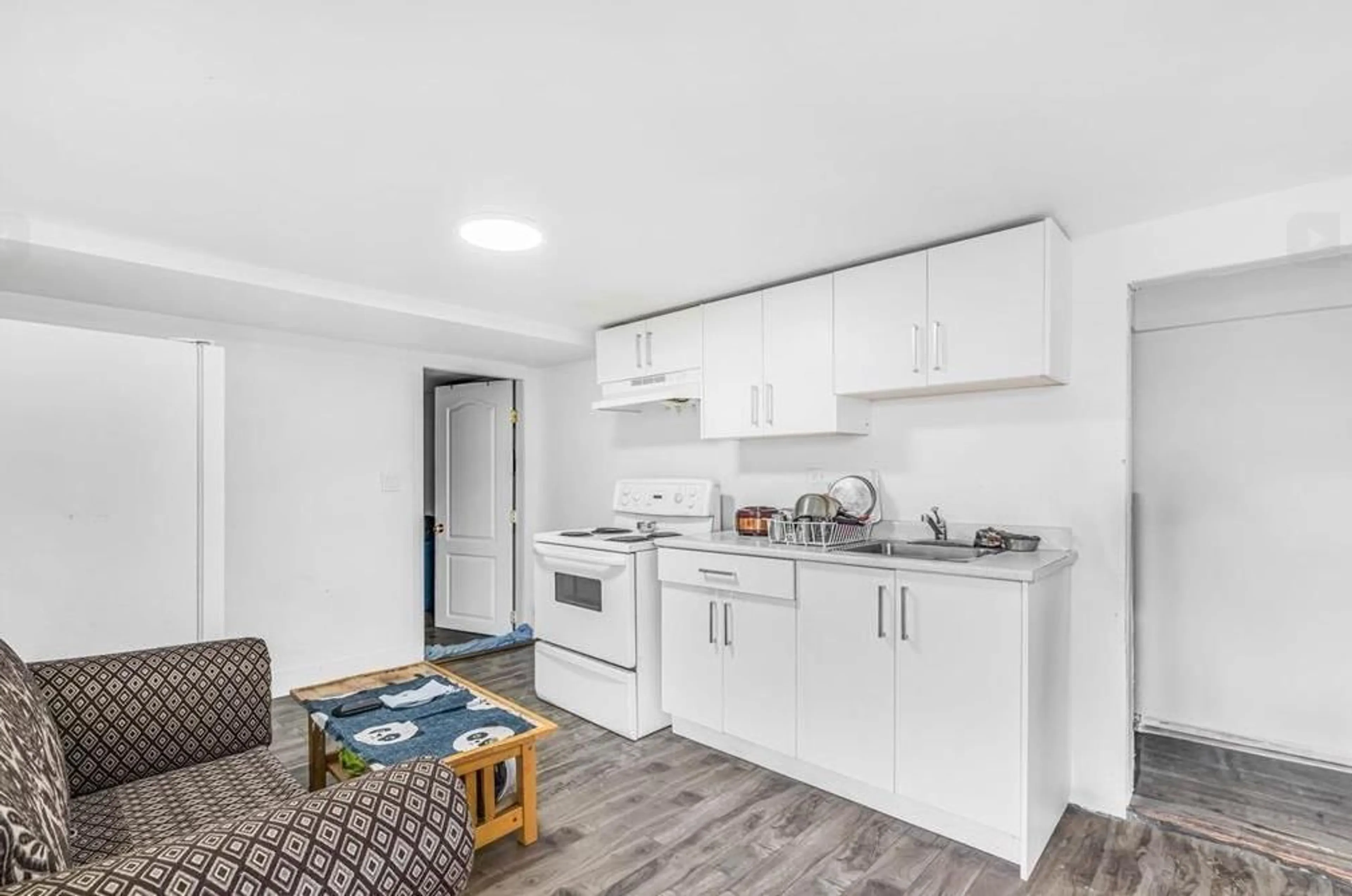 Standard kitchen, unknown for 6848 135 AVENUE, Surrey British Columbia V3W4W6