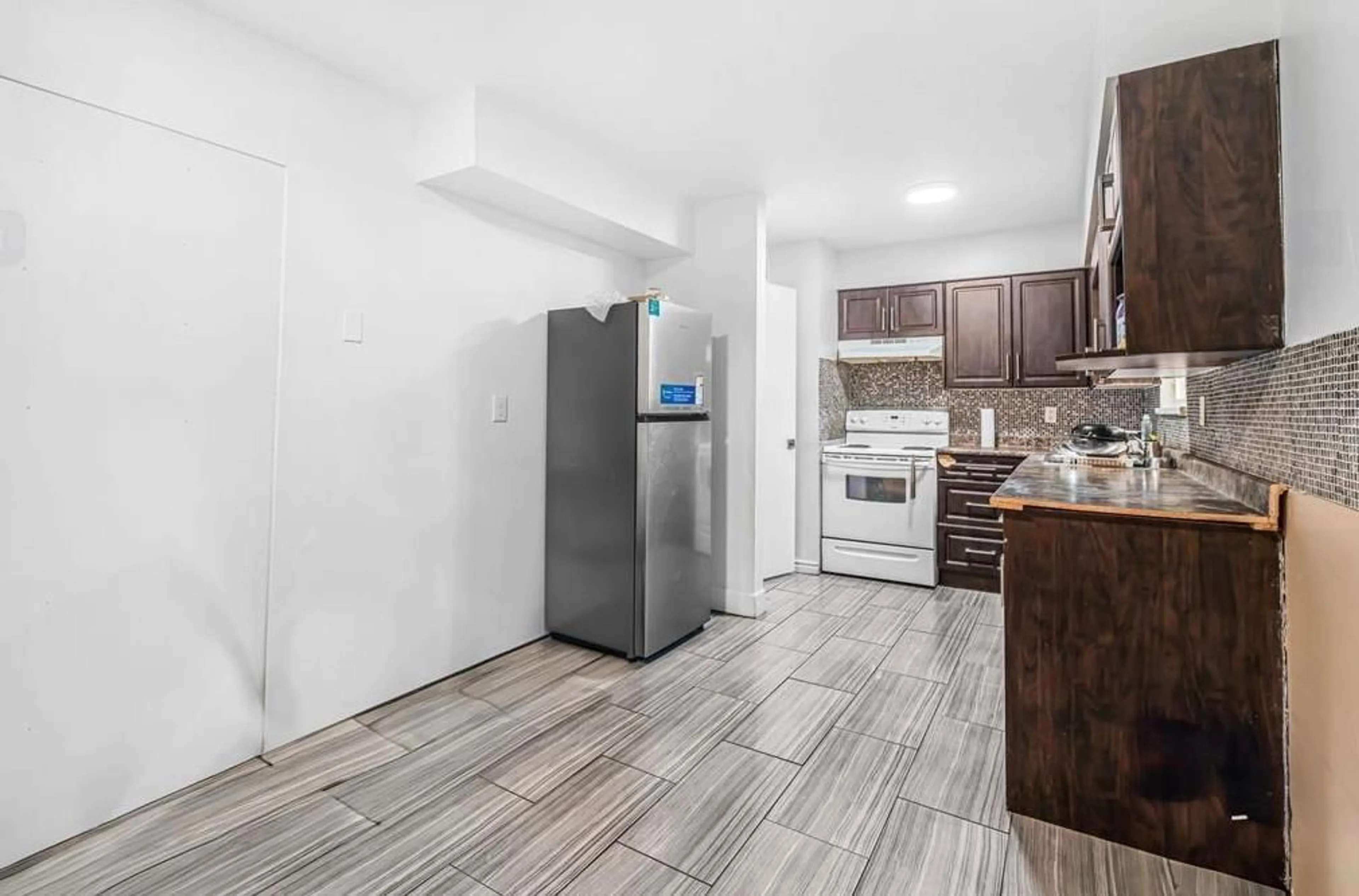 Standard kitchen, unknown for 6848 135 AVENUE, Surrey British Columbia V3W4W6