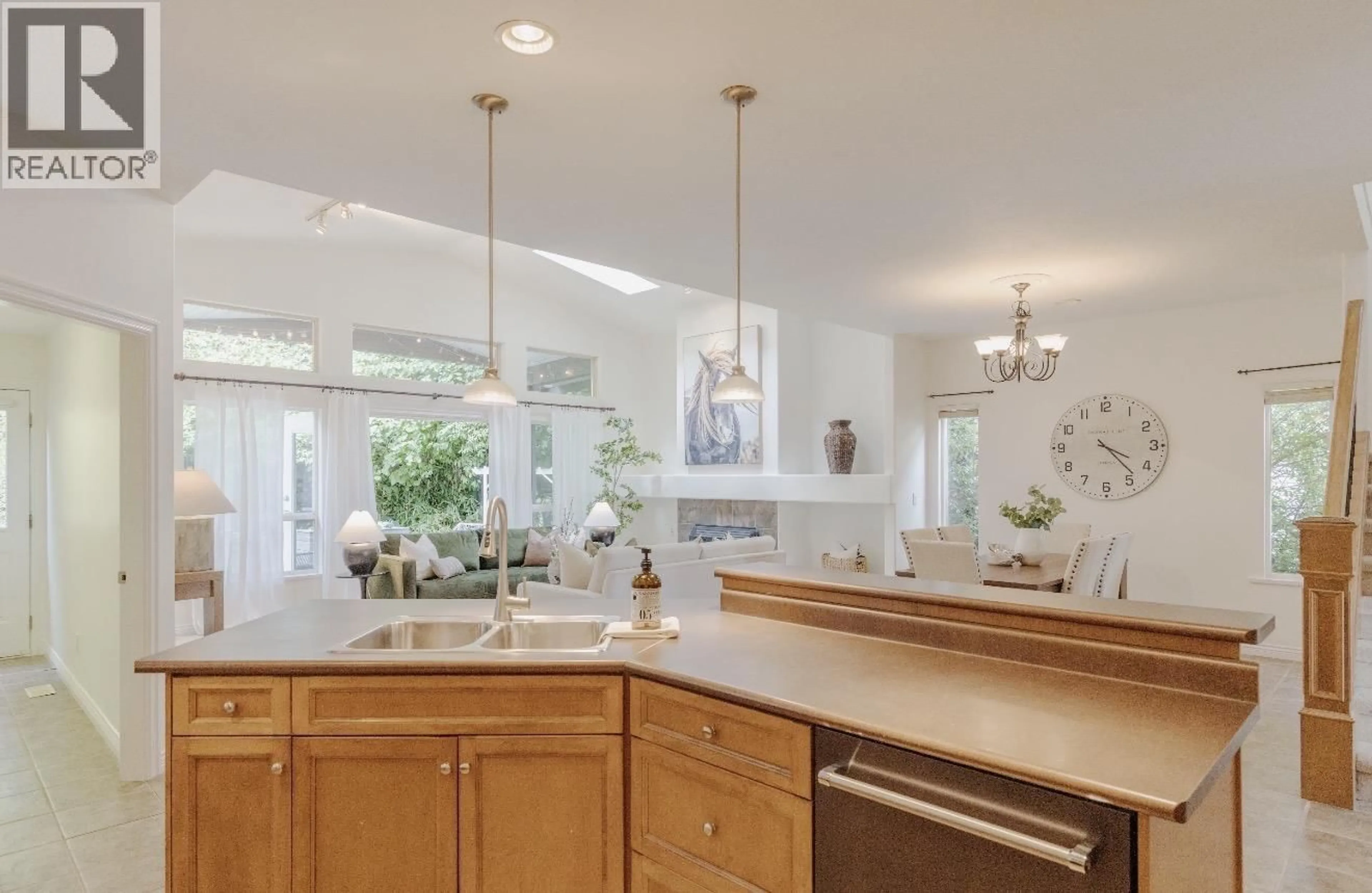 Open concept kitchen, ceramic/tile floor for 6 - 11442 BEST STREET, Maple Ridge British Columbia V2X7C7