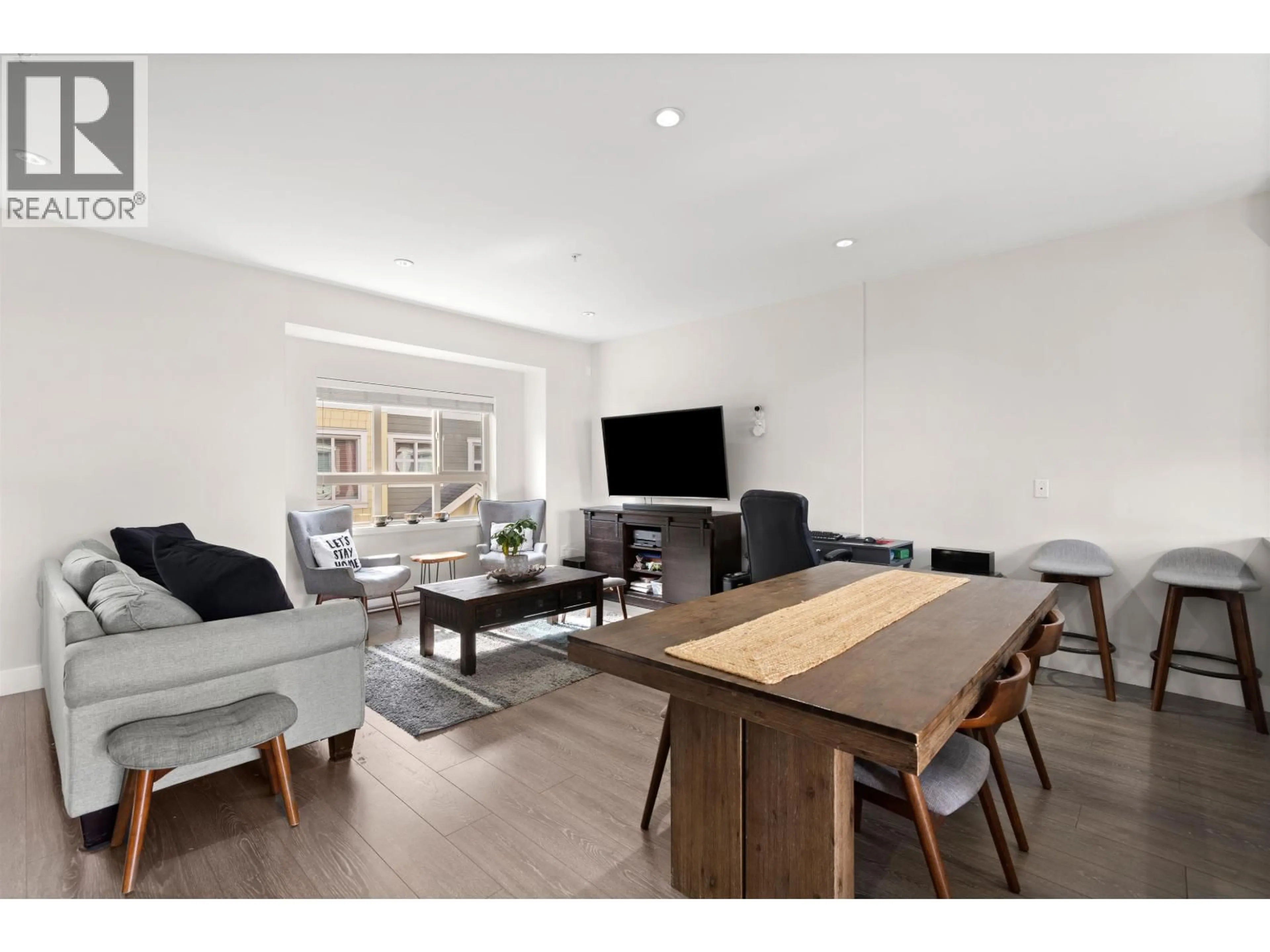 Living room with furniture, wood/laminate floor for 30 - 843 EWEN AVENUE, New Westminster British Columbia V3M0K6