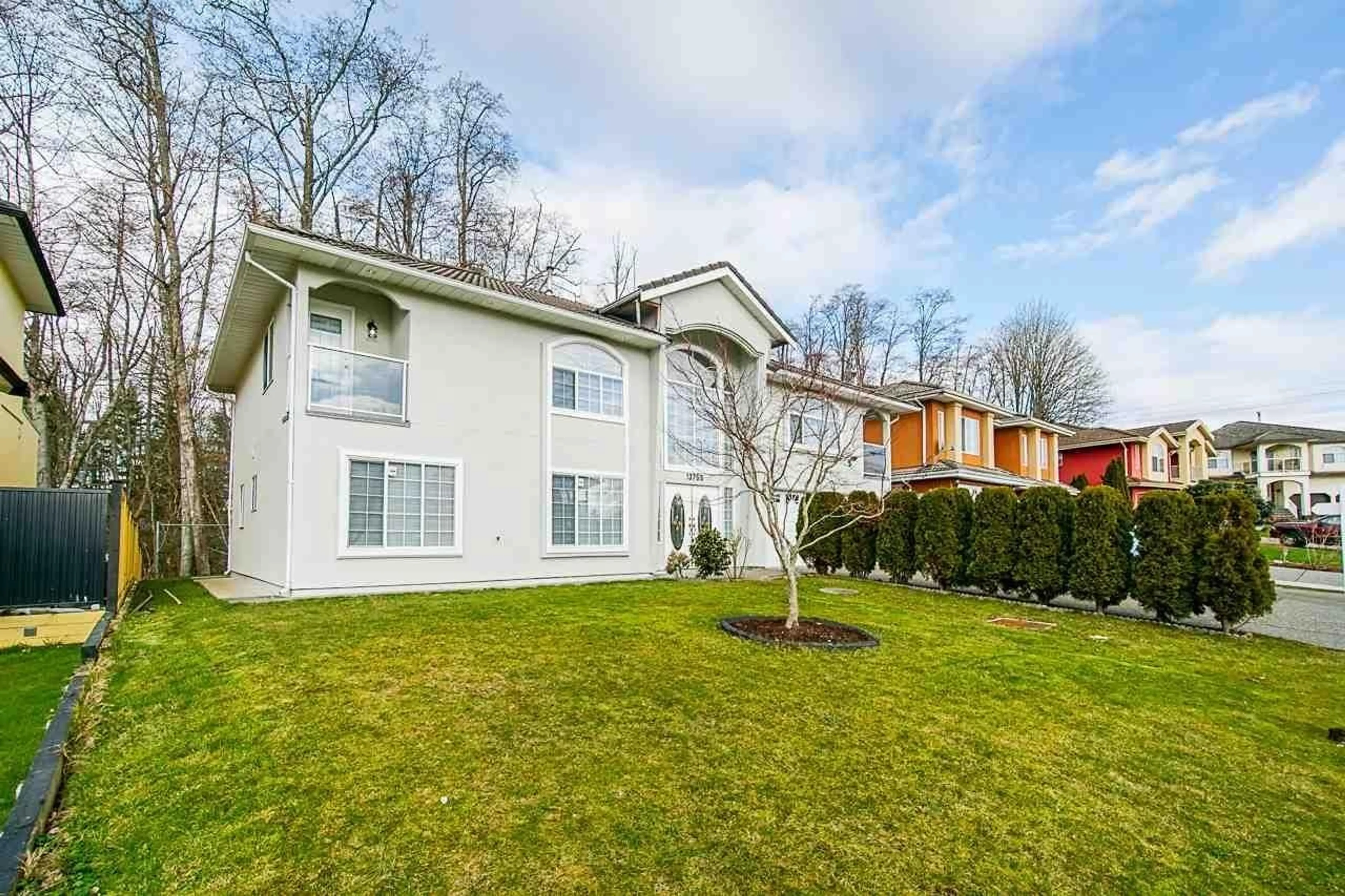 Home with vinyl exterior material, unknown for 13755 93A AVENUE, Surrey British Columbia V3V8A9