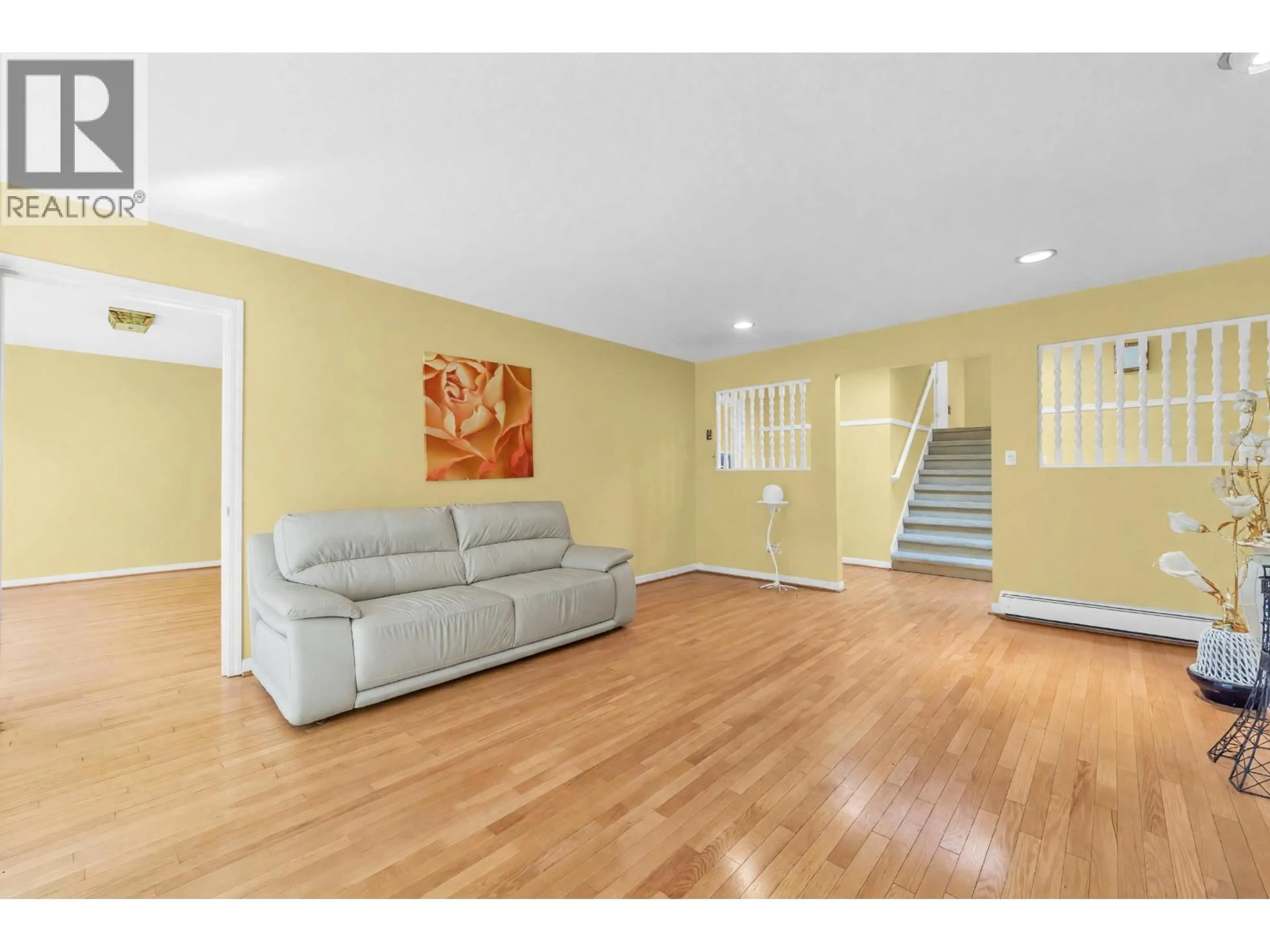Living room with furniture, wood/laminate floor for 137 WOODSTOCK AVENUE, Vancouver British Columbia V5Y2R7