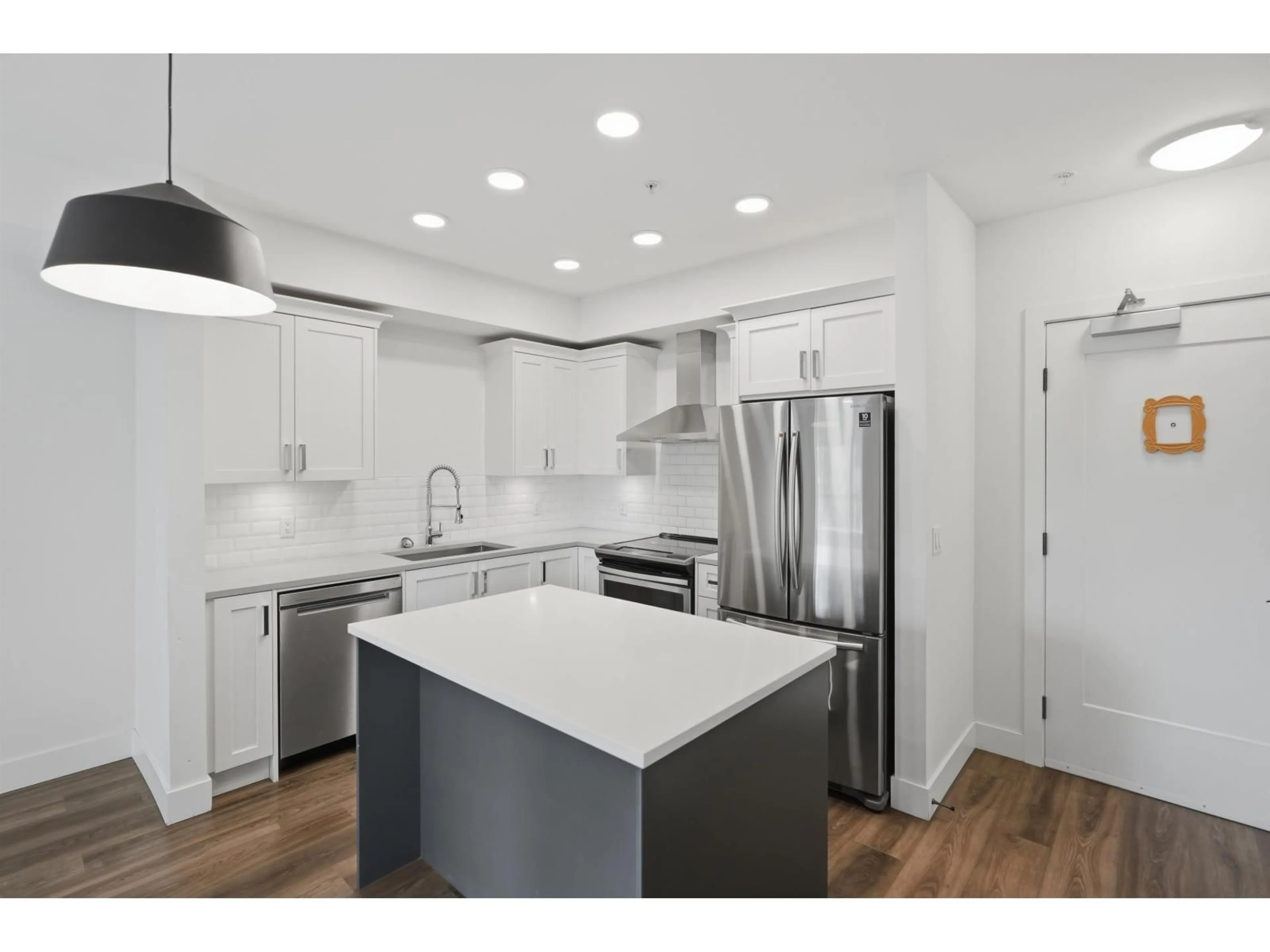 Open concept kitchen, unknown for 302 - 33568 GEORGE FERGUSON WAY, Abbotsford British Columbia V2S0M3