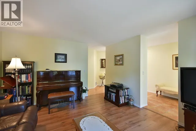 6317 SAMRON ROAD, Sechelt 5