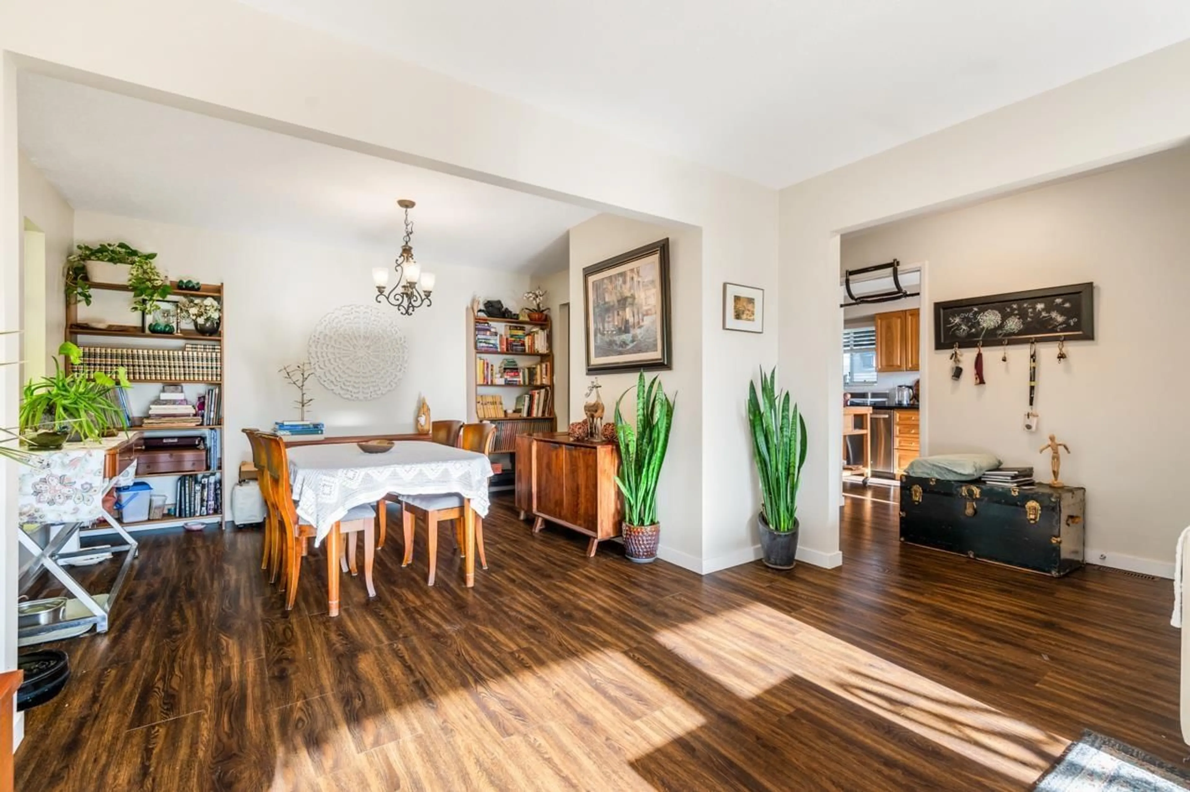 Dining room, wood/laminate floor for 13257 14A AVENUE, Surrey British Columbia V4A1J2