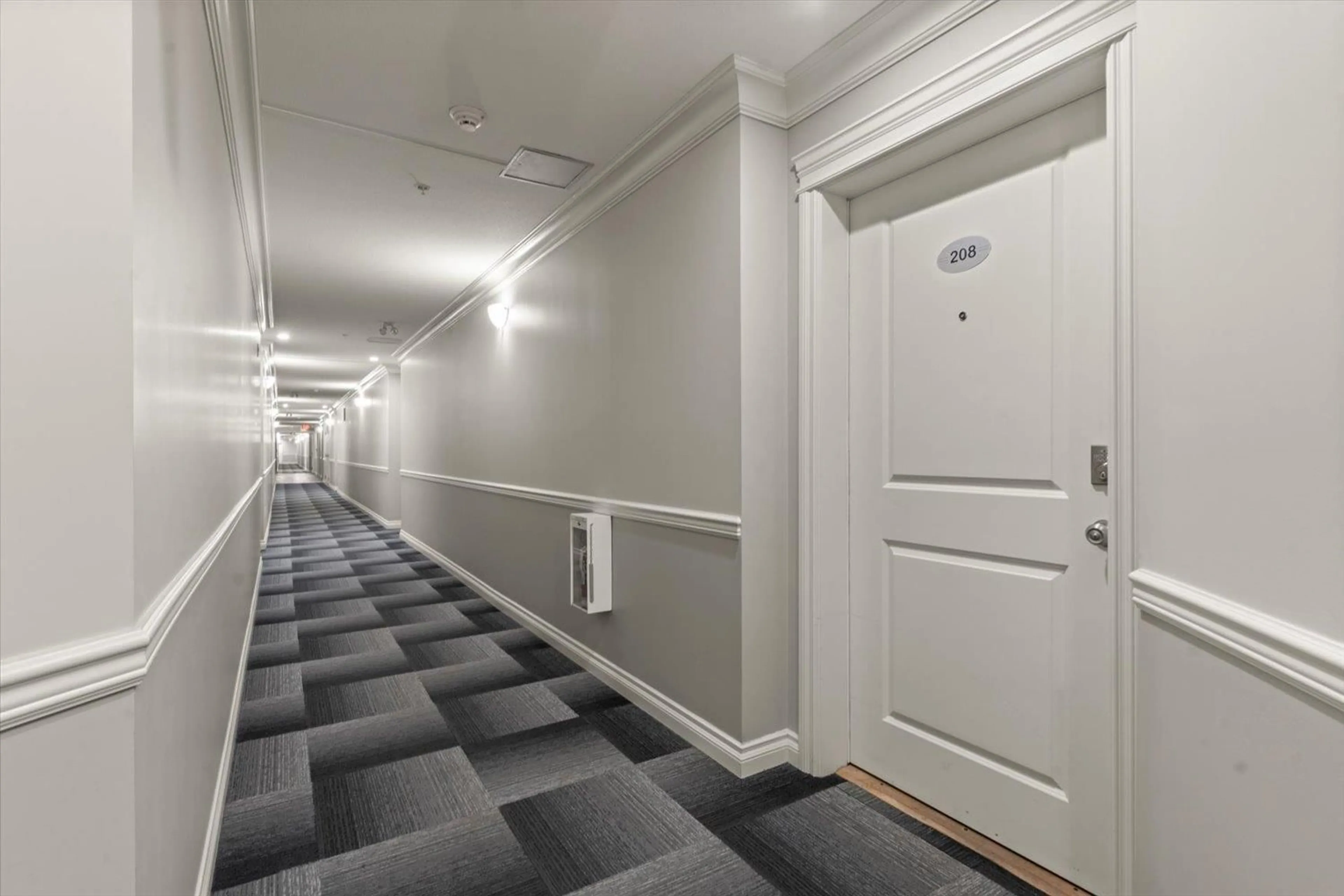 Indoor foyer for 208 - 32729 GARIBALDI DRIVE, Abbotsford British Columbia V2T0A6