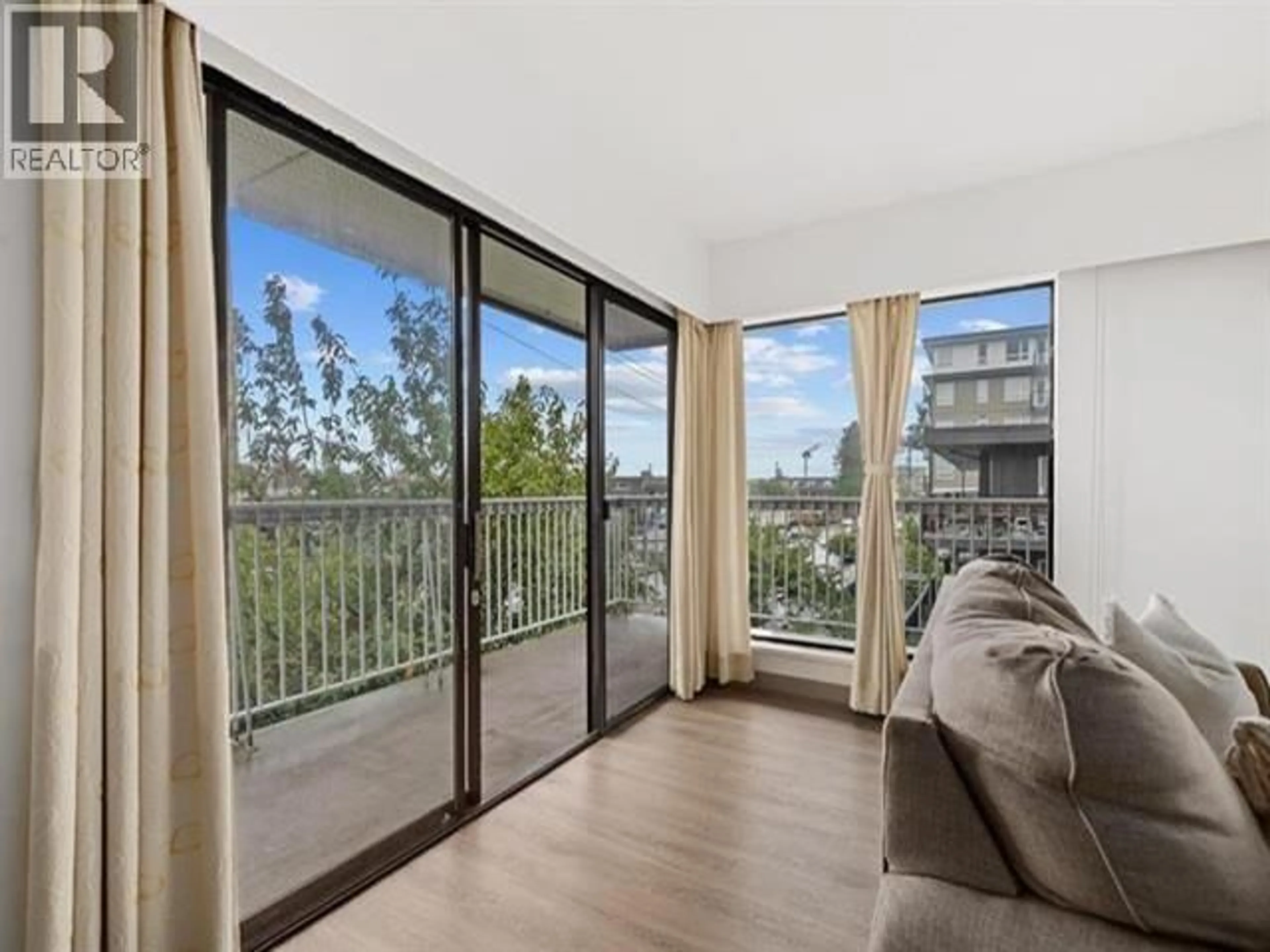 Balcony in the apartment, water/lake/river/ocean view for 301 - 11957 223 STREET, Maple Ridge British Columbia V2X5Y4