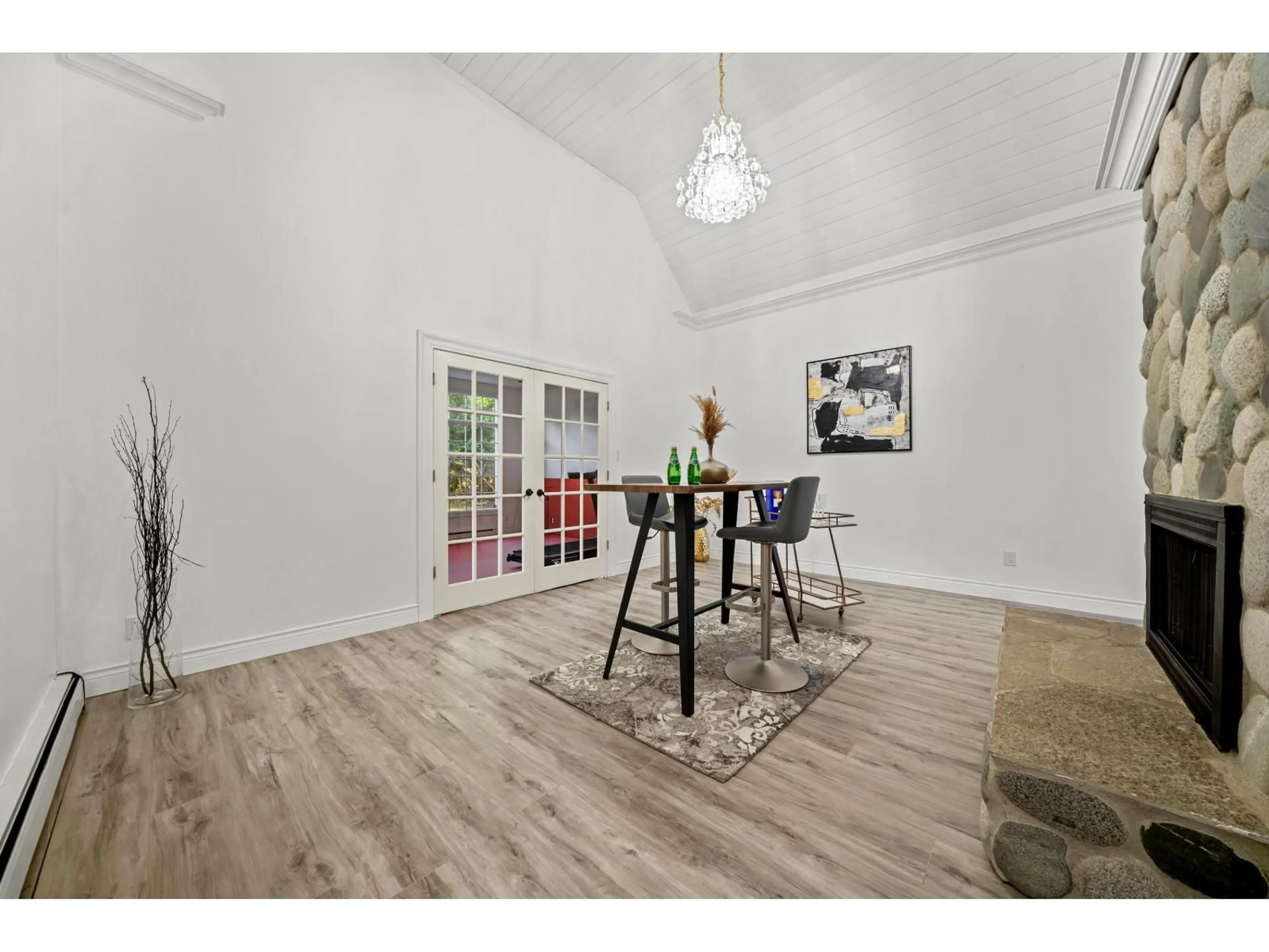 Dining room, wood/laminate floor for 13411 25TH AVENUE, Surrey British Columbia V4P1Y8