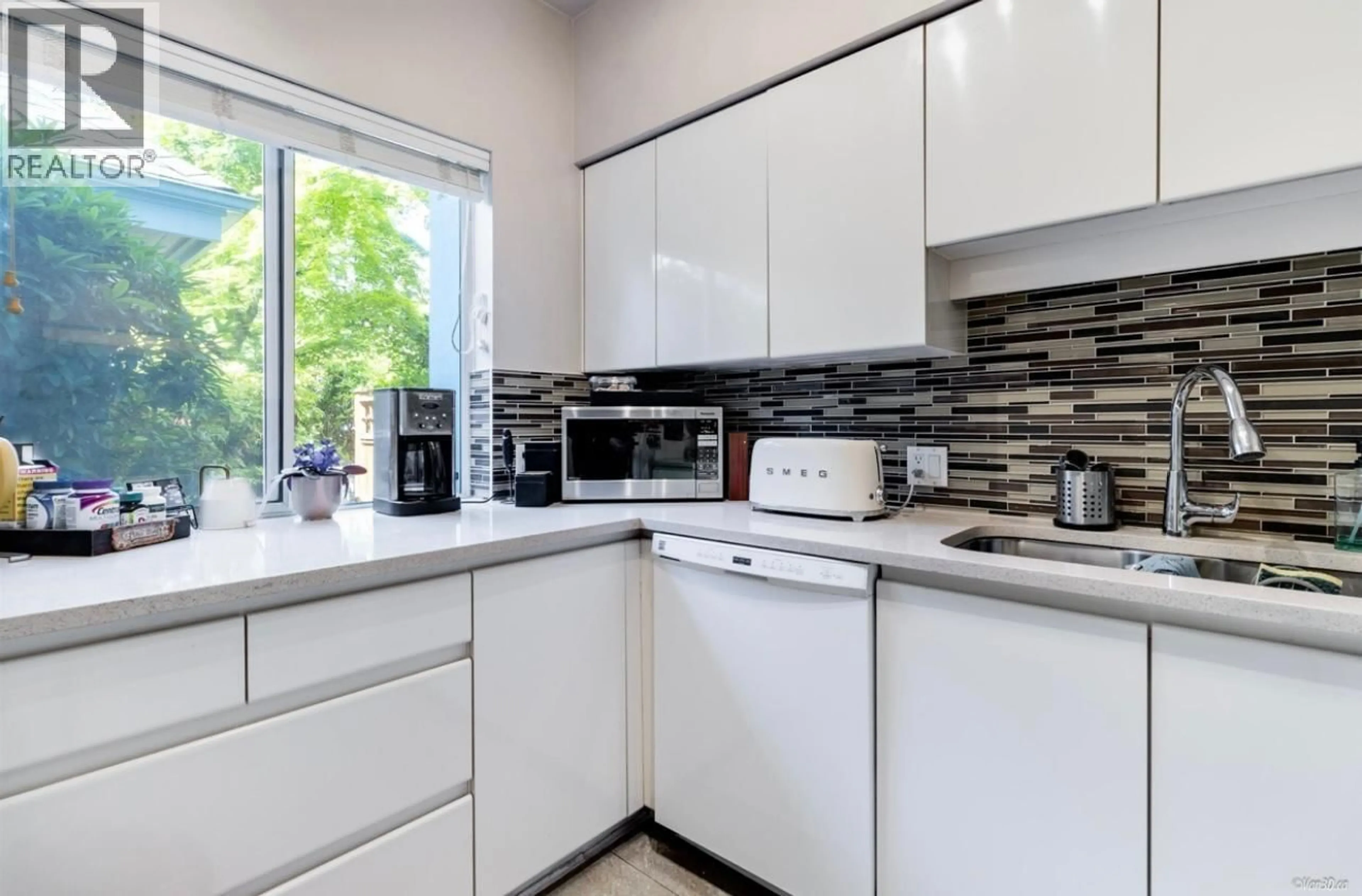 Standard kitchen, ceramic/tile floor for 204 - 3188 CAMOSUN STREET STREET, Vancouver British Columbia V6R3X1