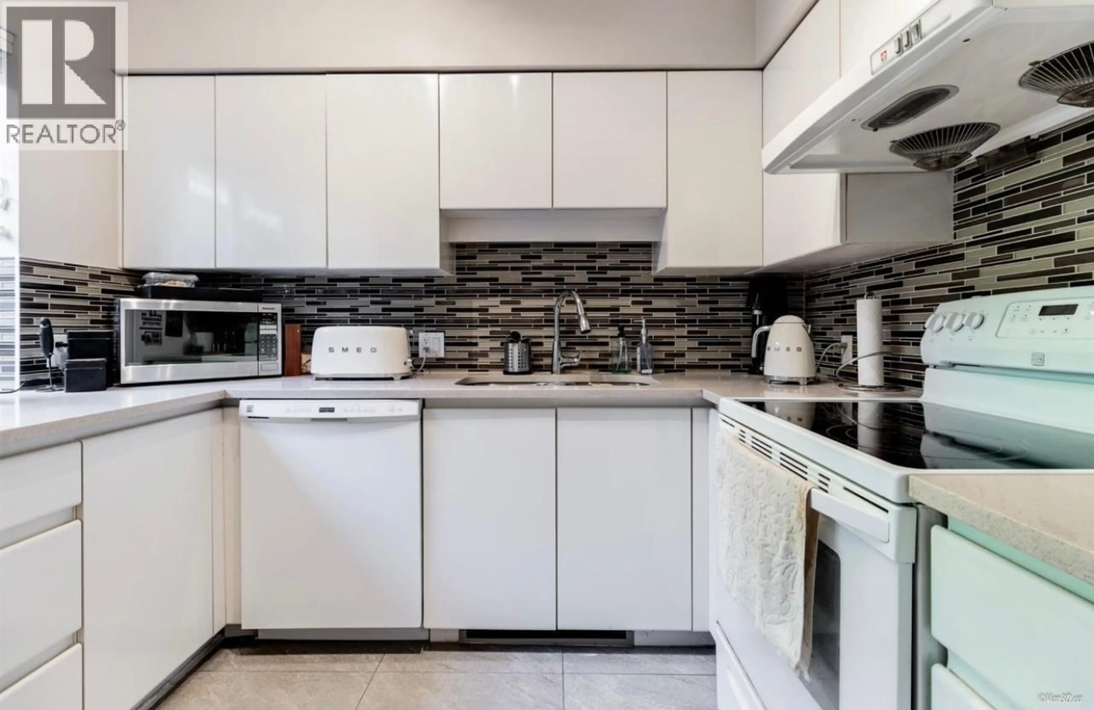Standard kitchen, ceramic/tile floor for 204 - 3188 CAMOSUN STREET STREET, Vancouver British Columbia V6R3X1