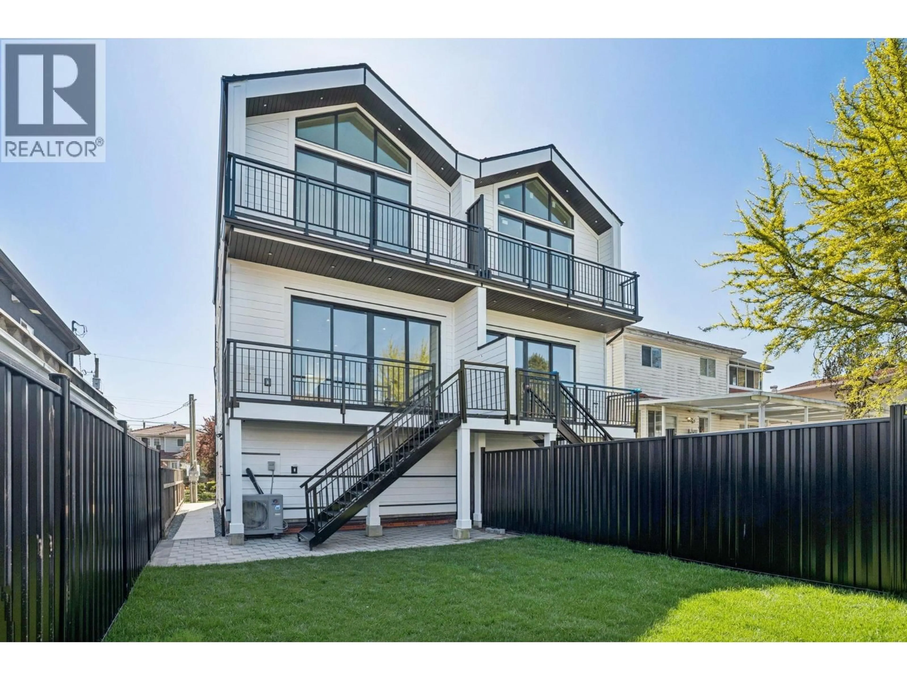 Home with vinyl exterior material, street for 1005 55TH AVENUE, Vancouver British Columbia V5X1N8