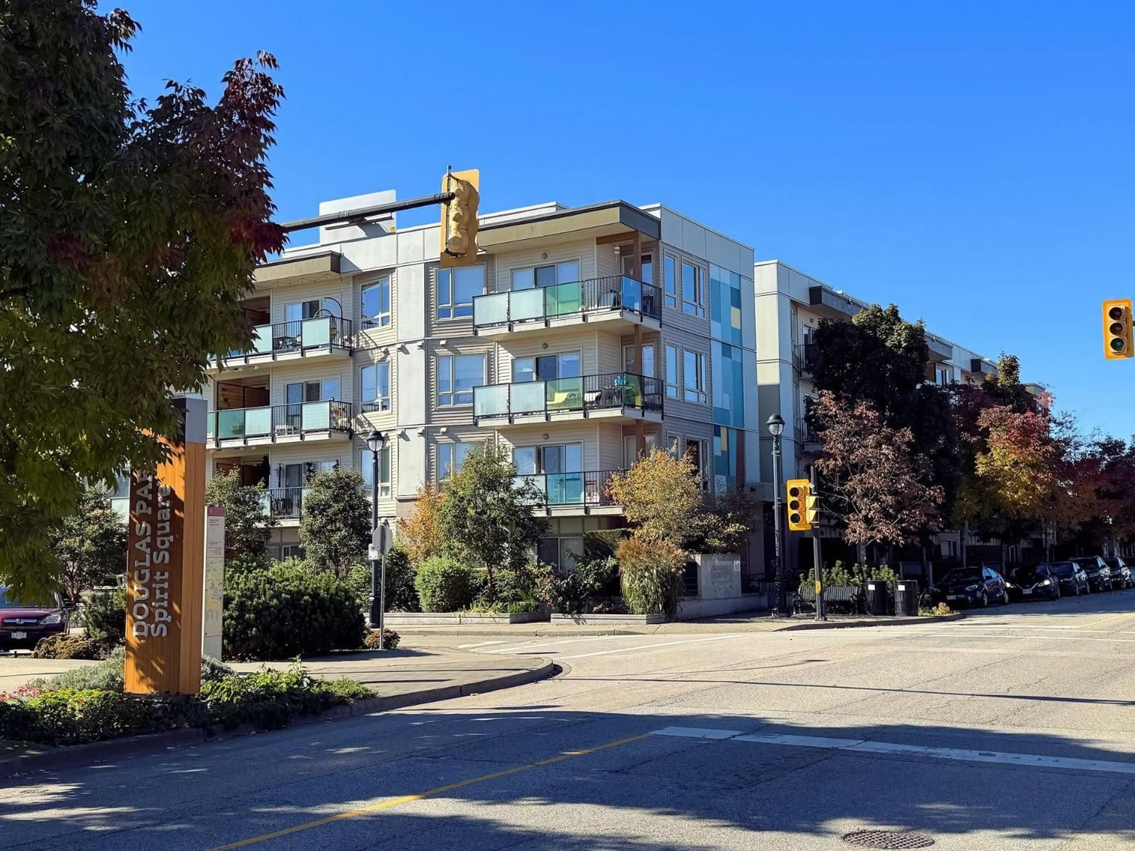 Patio, street for 414 20460 DOUGLAS CRESCENT, Langley British Columbia V3A0C6