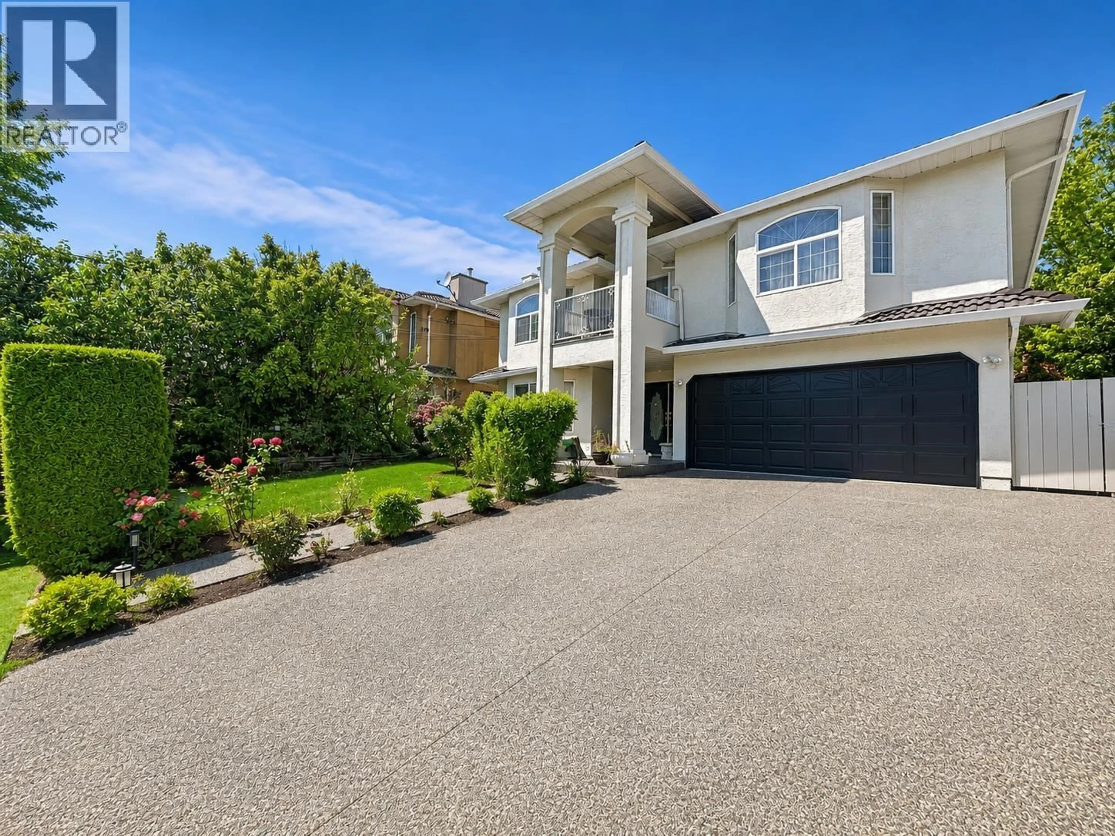 A pic from outside/outdoor area/front of a property/back of a property/a pic from drone, street for 2011 SEVENTH AVENUE, New Westminster British Columbia V3M2L5