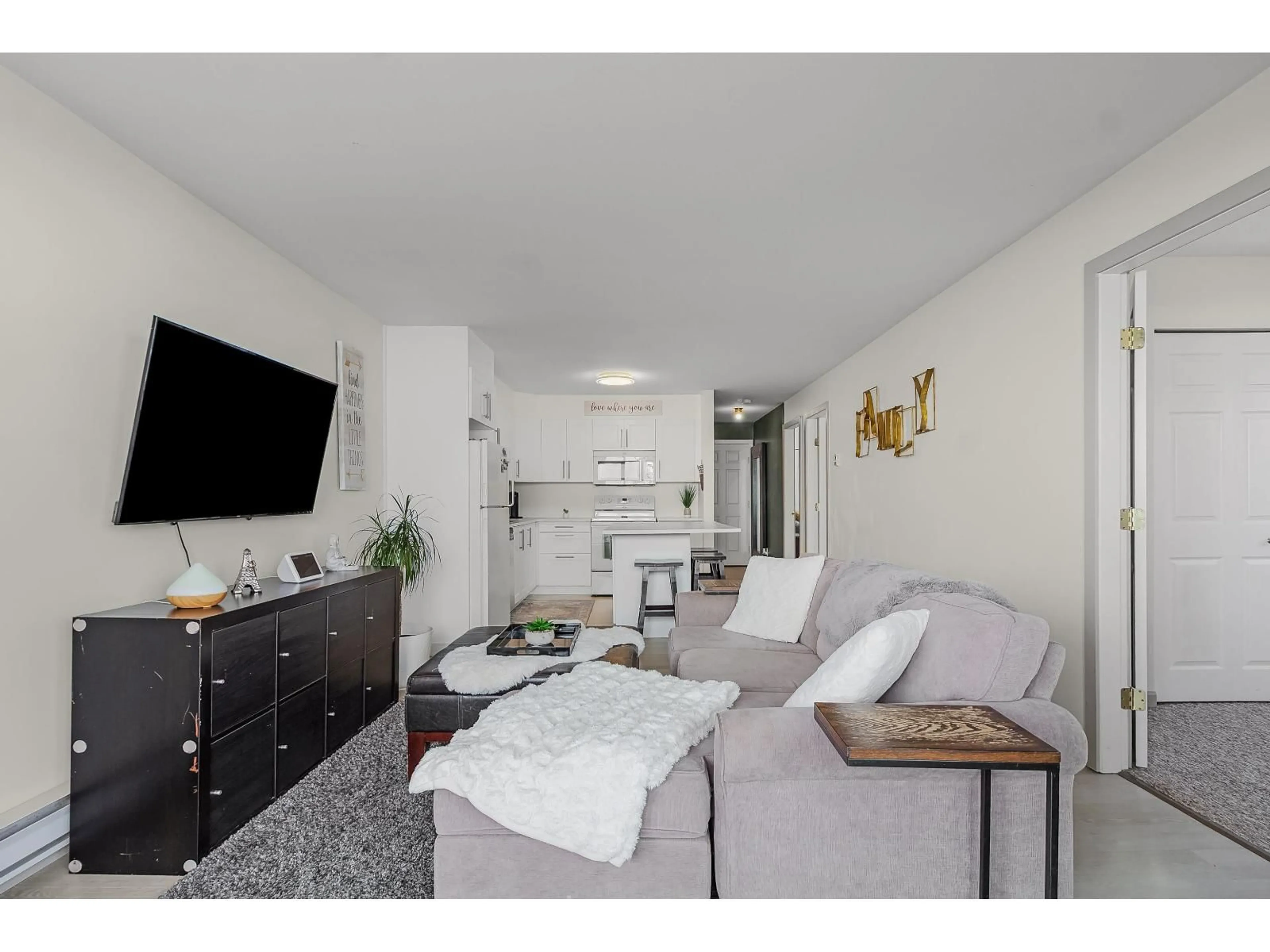 Living room with furniture, unknown for 214 - 45669 MCINTOSH DRIVE, Chilliwack British Columbia V2P6V4