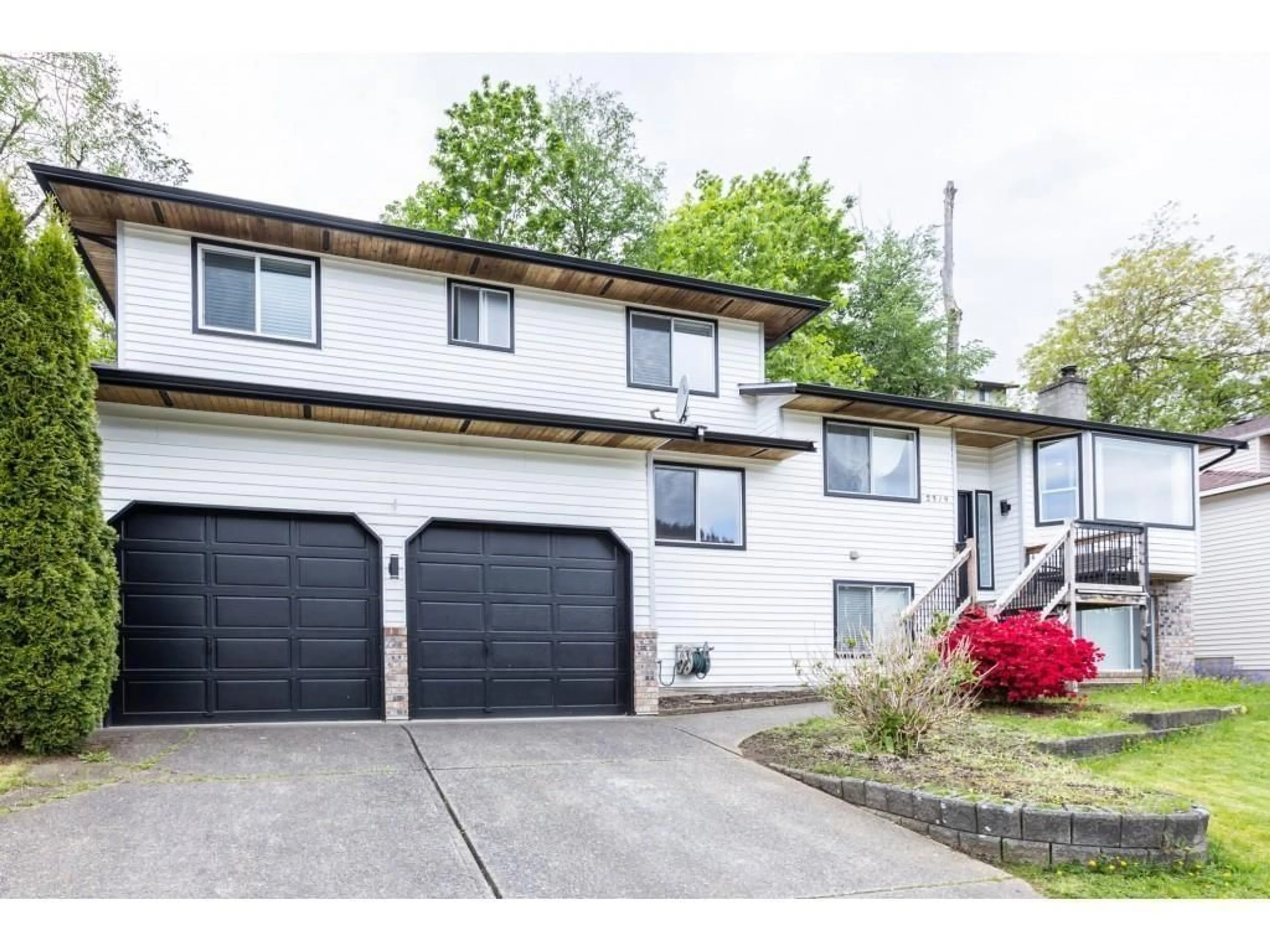 Home with vinyl exterior material, street for 2319 WOODSTOCK DRIVE, Abbotsford British Columbia V3G2E5