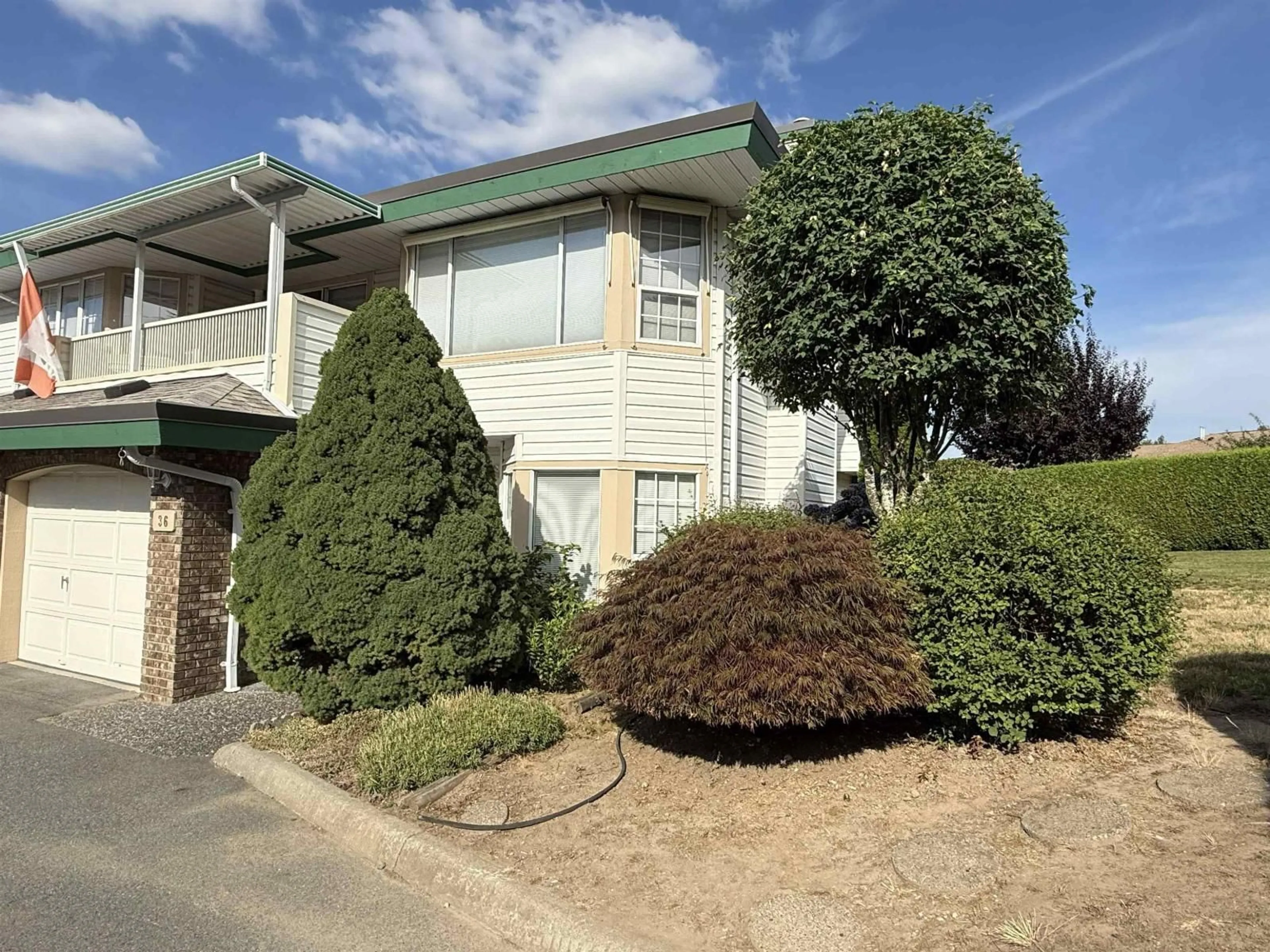 A pic from outside/outdoor area/front of a property/back of a property/a pic from drone, unknown for 36 - 3115 TRAFALGAR STREET, Abbotsford British Columbia V2S8C5