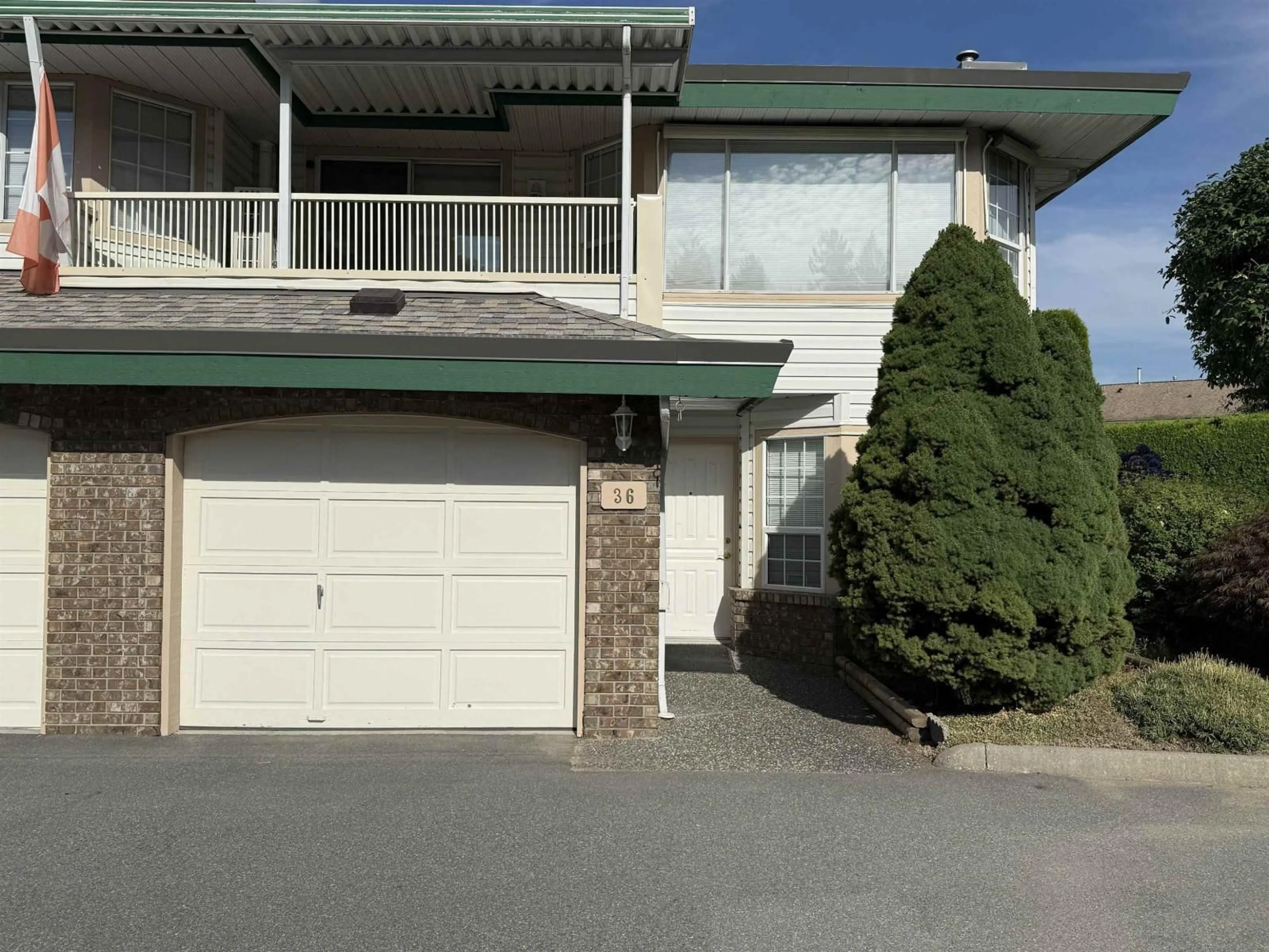 Home with vinyl exterior material, street for 36 - 3115 TRAFALGAR STREET, Abbotsford British Columbia V2S8C5