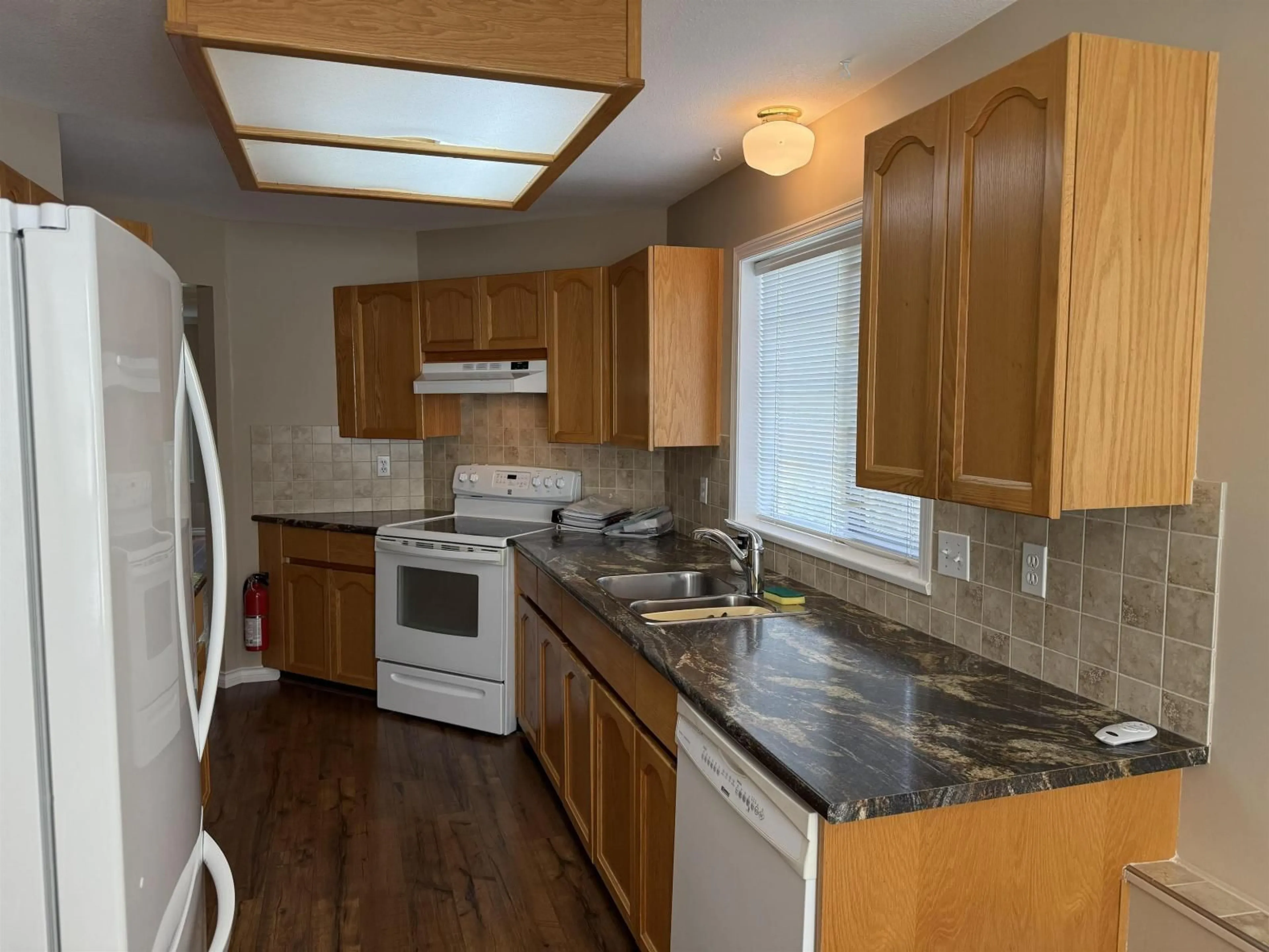 Standard kitchen, unknown for 36 - 3115 TRAFALGAR STREET, Abbotsford British Columbia V2S8C5