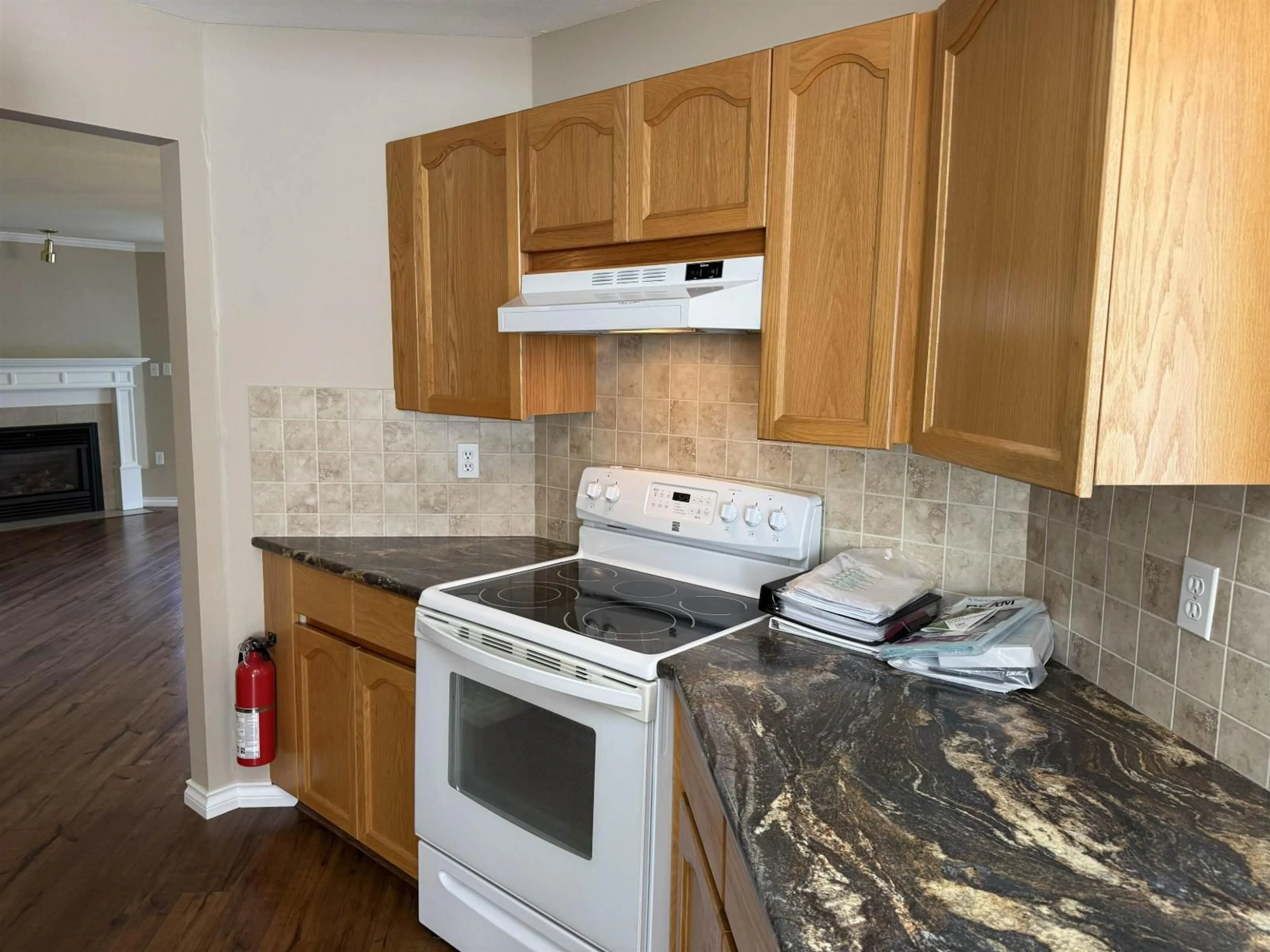 Standard kitchen, unknown for 36 - 3115 TRAFALGAR STREET, Abbotsford British Columbia V2S8C5