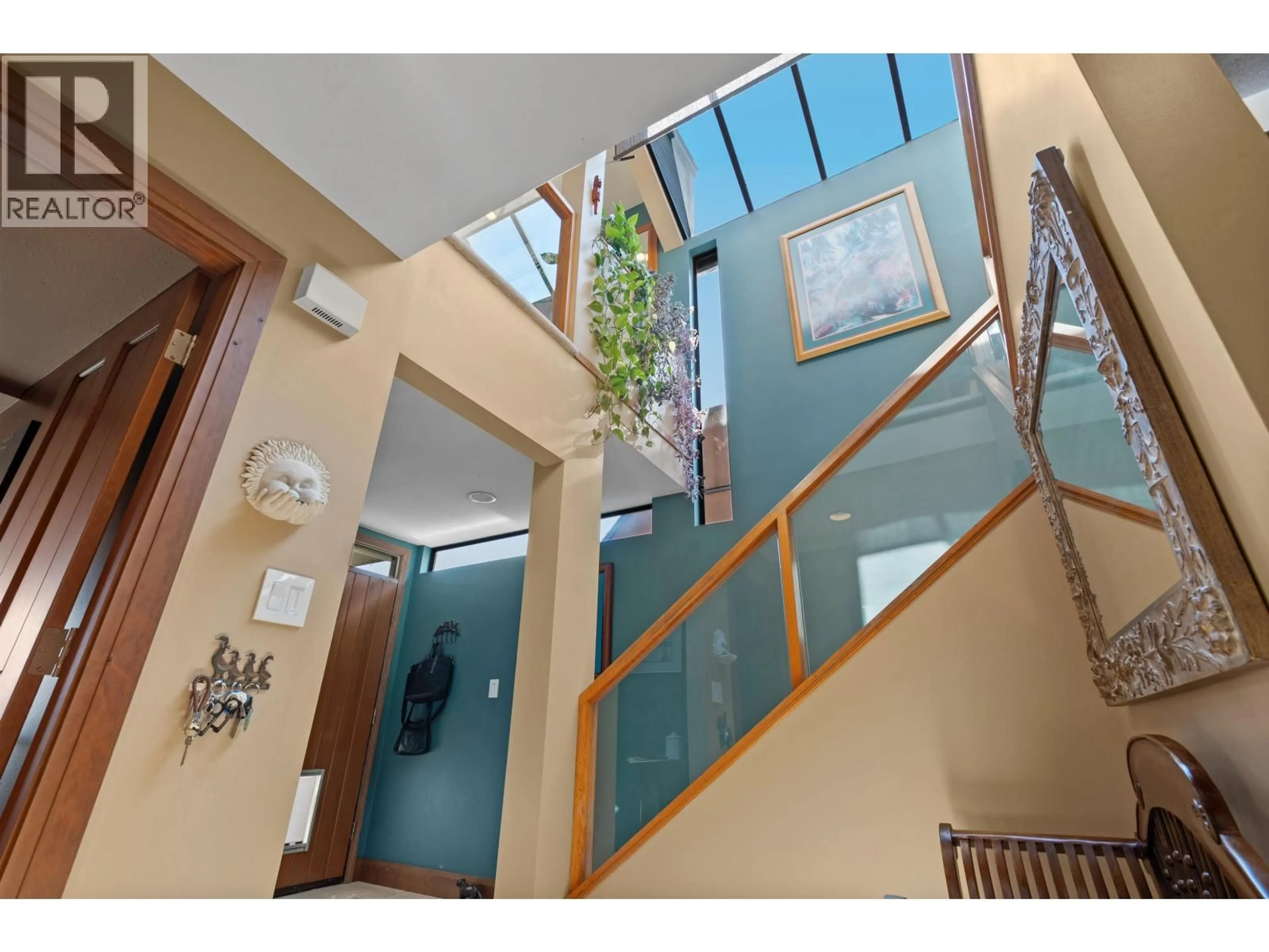 Indoor foyer for 2379 MARINE DRIVE, West Vancouver British Columbia V7V1K9