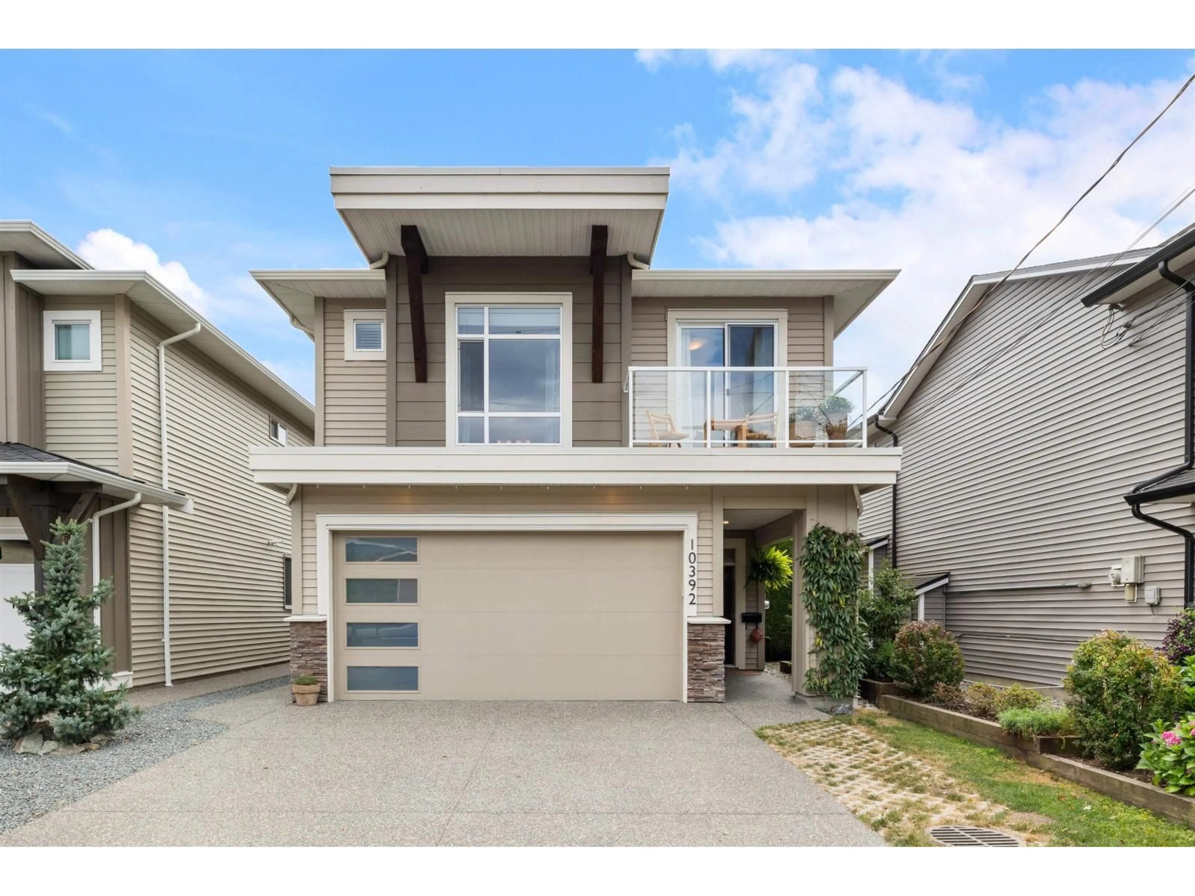 Home with vinyl exterior material, street for 10392 WEDGEWOOD DRIVE, Chilliwack British Columbia V2P6B9