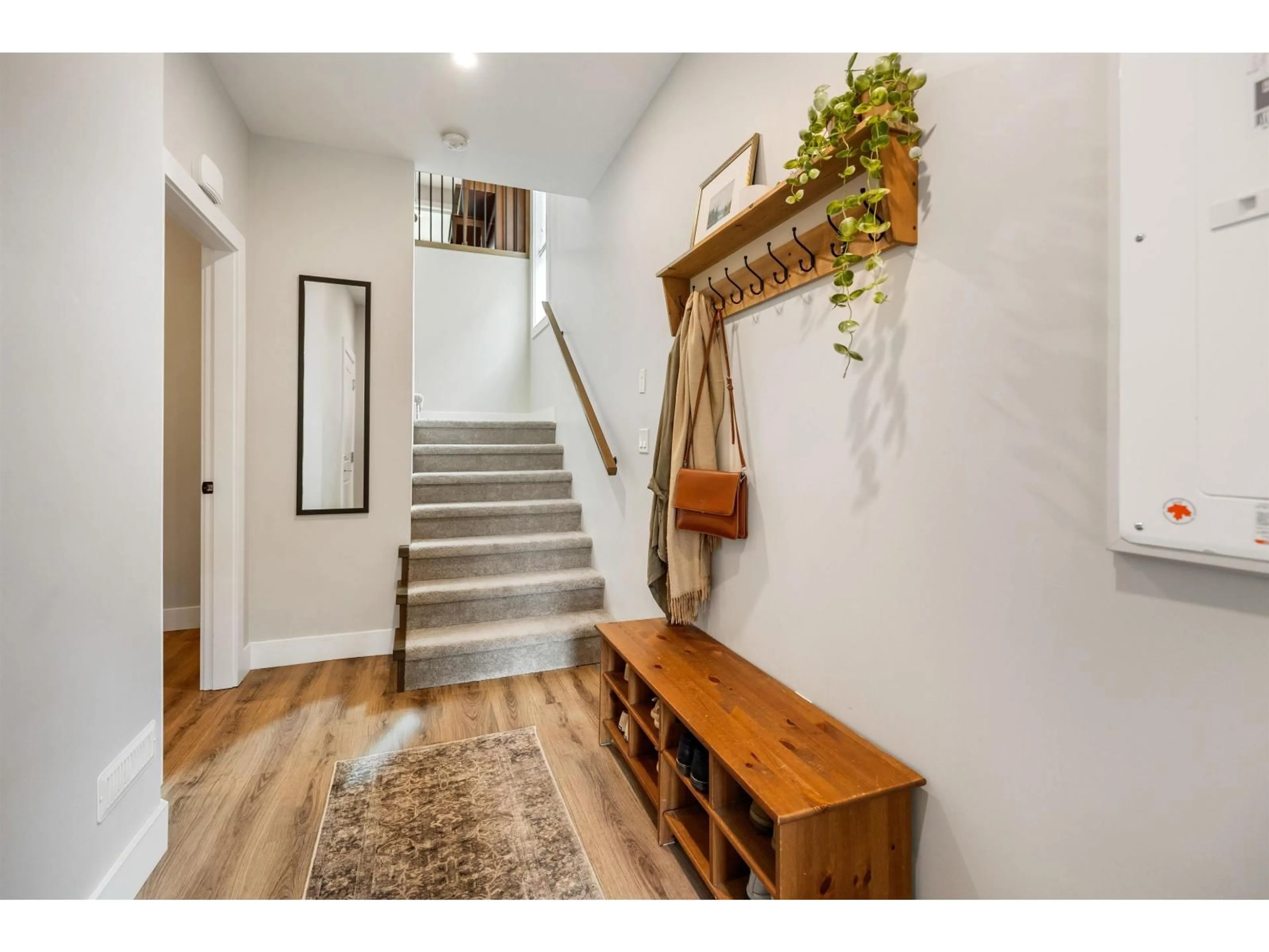Indoor entryway for 10392 WEDGEWOOD DRIVE, Chilliwack British Columbia V2P6B9