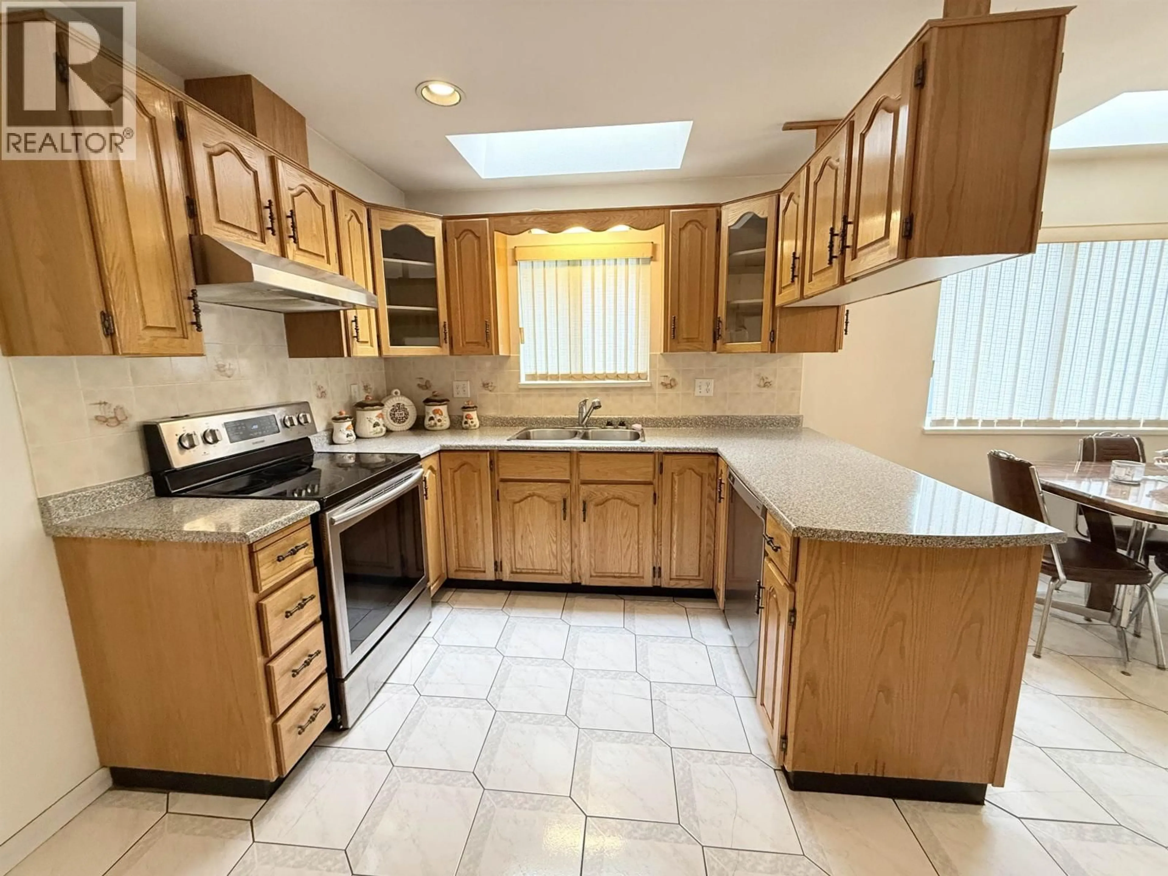 Standard kitchen, ceramic/tile floor for 2458 5TH AVENUE, Vancouver British Columbia V5M1M5