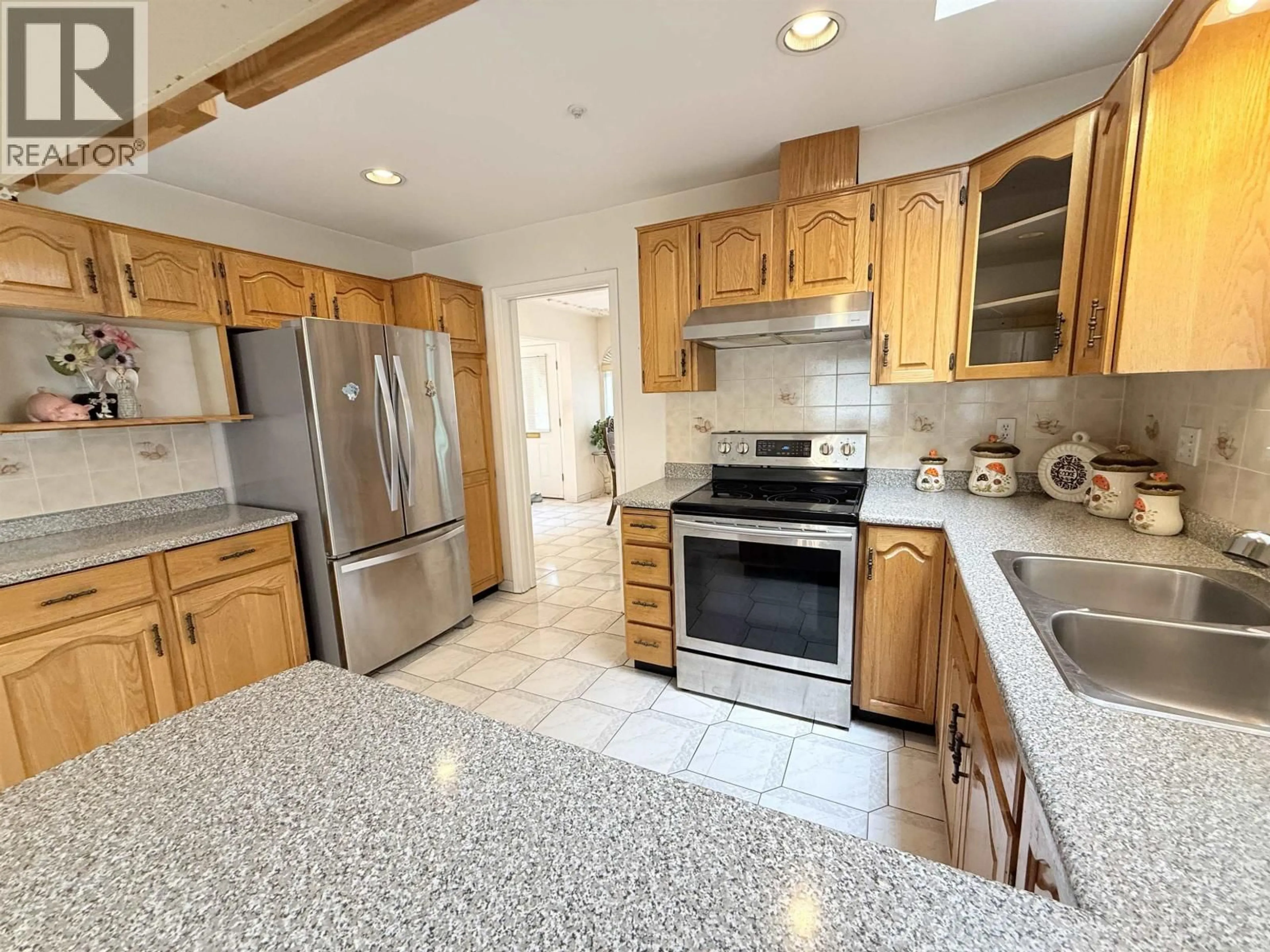 Open concept kitchen, ceramic/tile floor for 2458 5TH AVENUE, Vancouver British Columbia V5M1M5