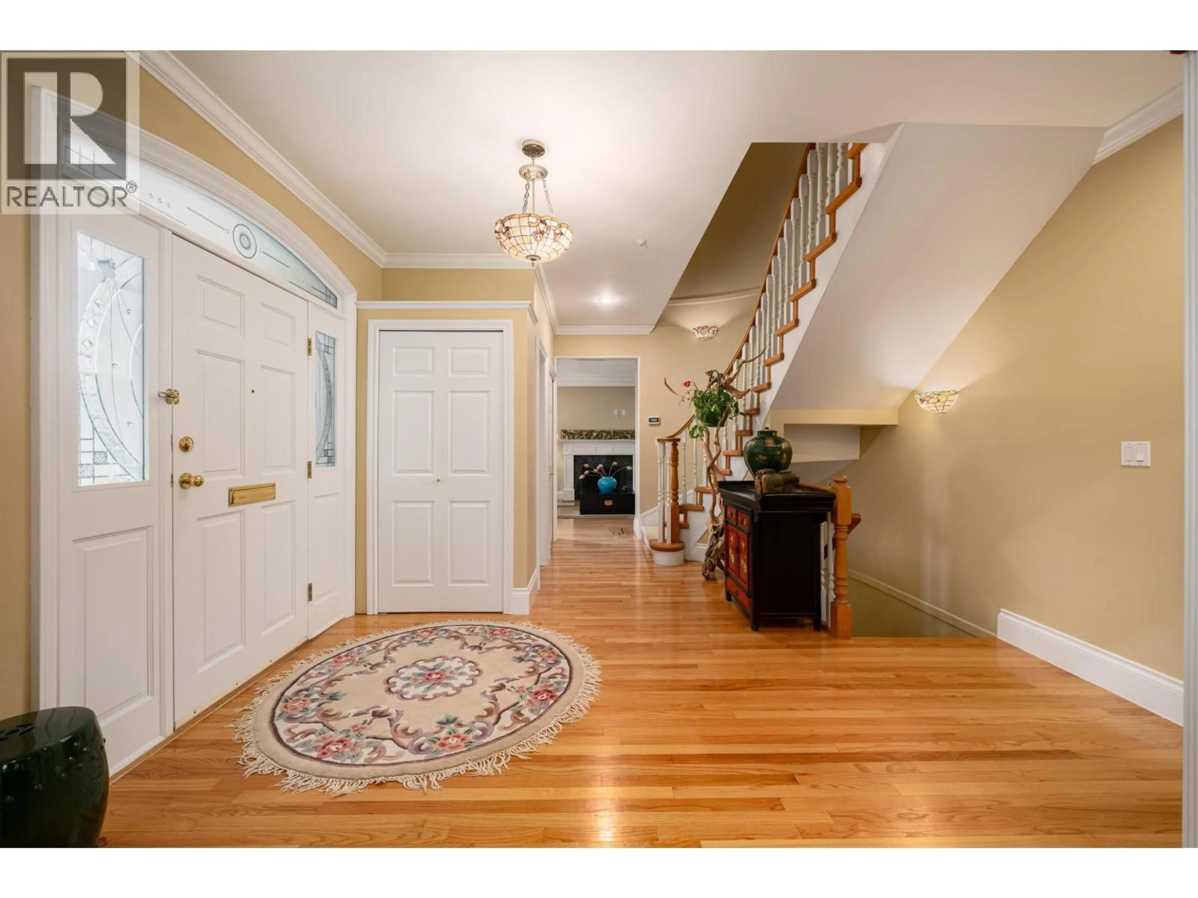 Indoor foyer for 2087 18TH AVENUE, Vancouver British Columbia V6J2N7
