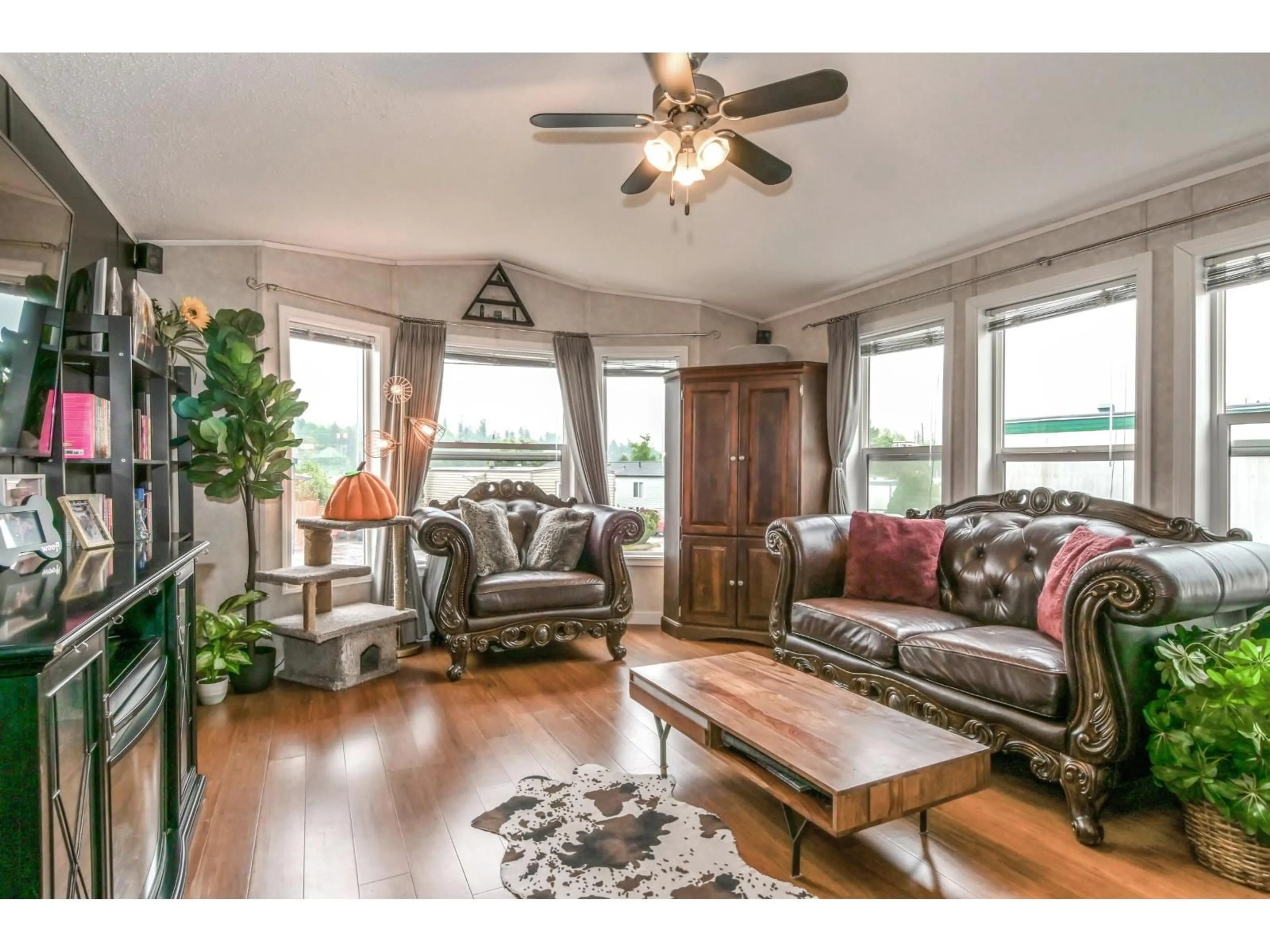 Living room with furniture, wood/laminate floor for 19 - 9960 WILSON STREET, Mission British Columbia V4S1B3