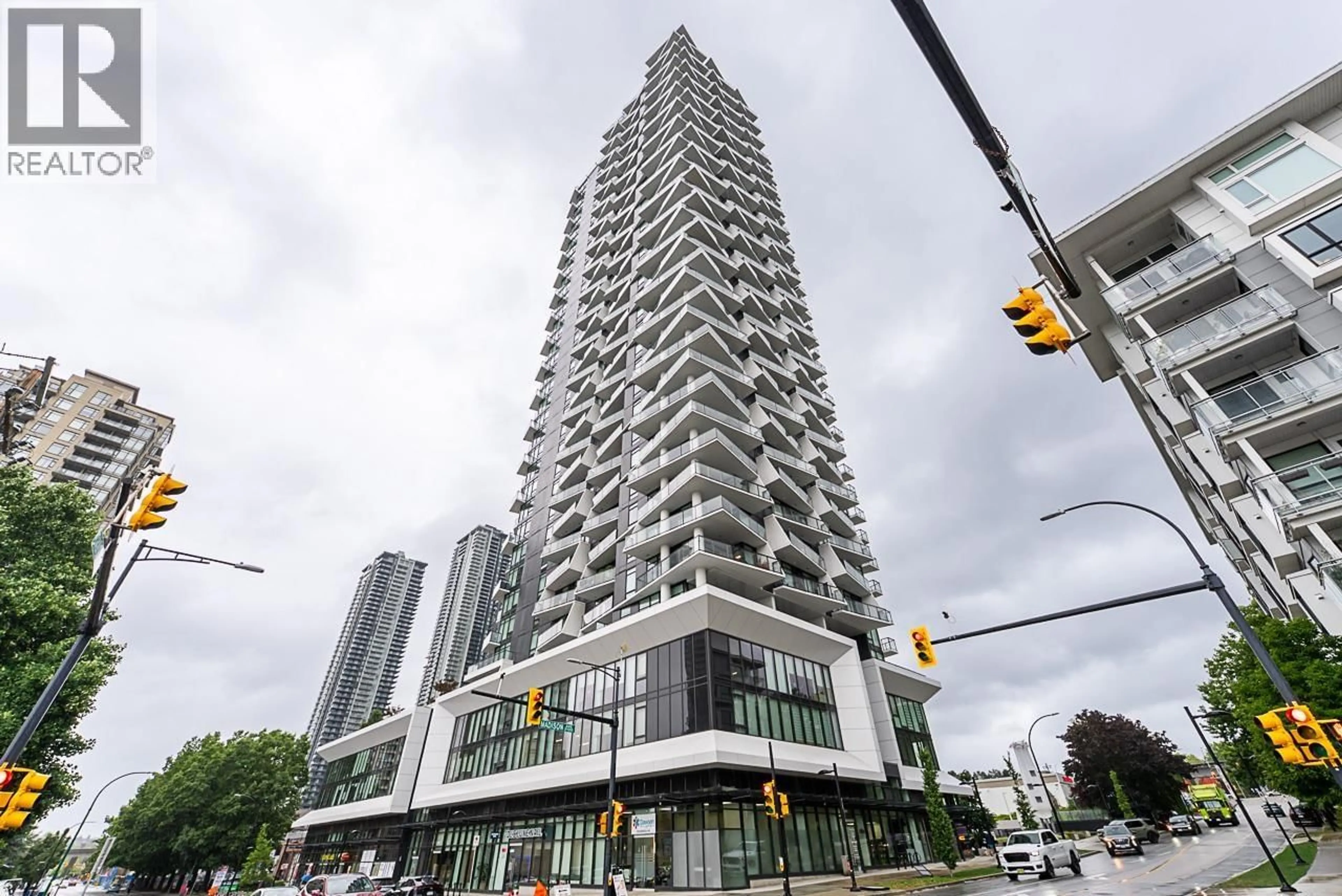 Indoor foyer for 1009 - 2181 MADISON AVENUE, Burnaby British Columbia V5C0N4