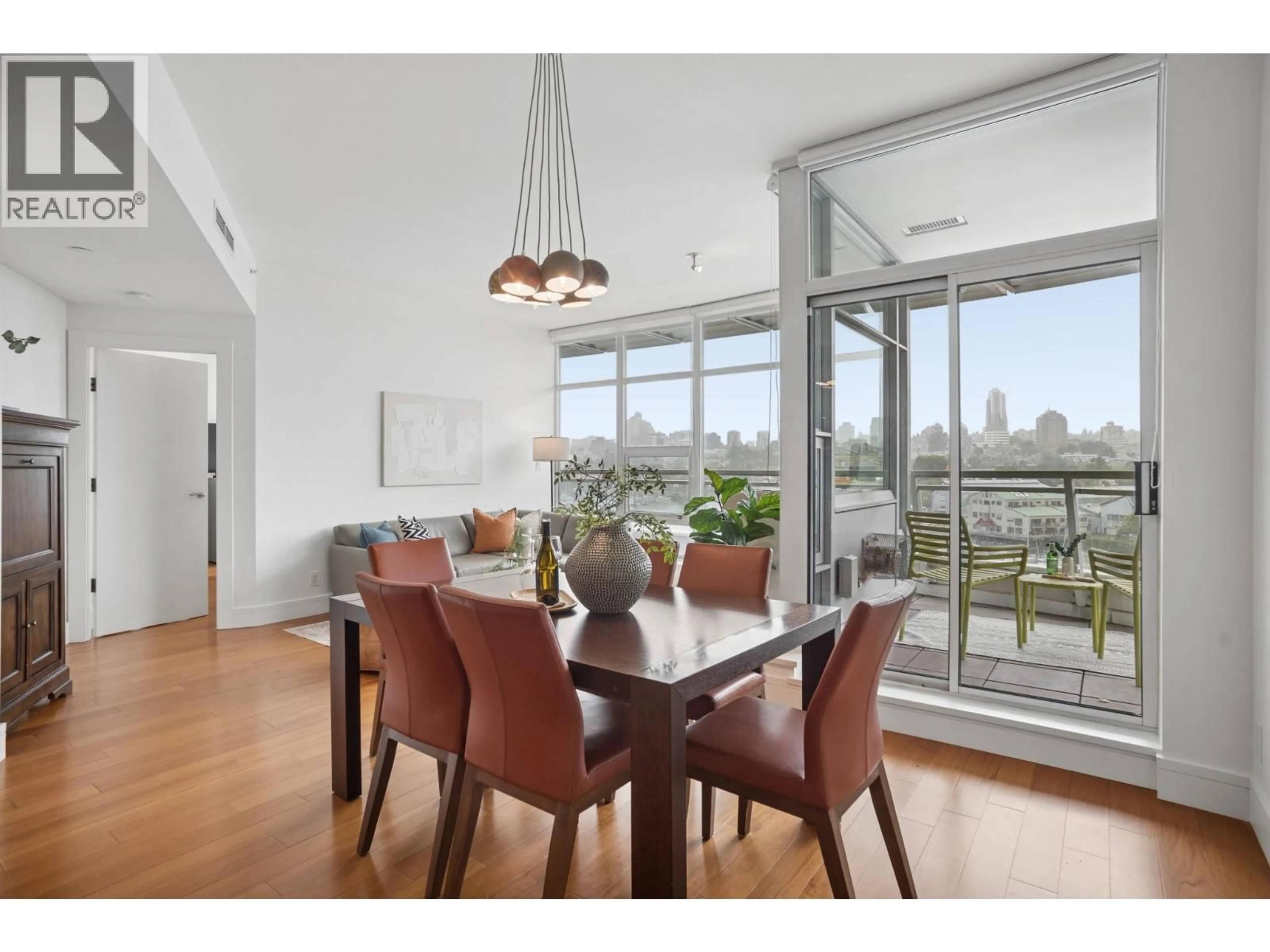 Dining room, wood/laminate floor for 802 - 628 KINGHORNE MEWS, Vancouver British Columbia V6Z3H6