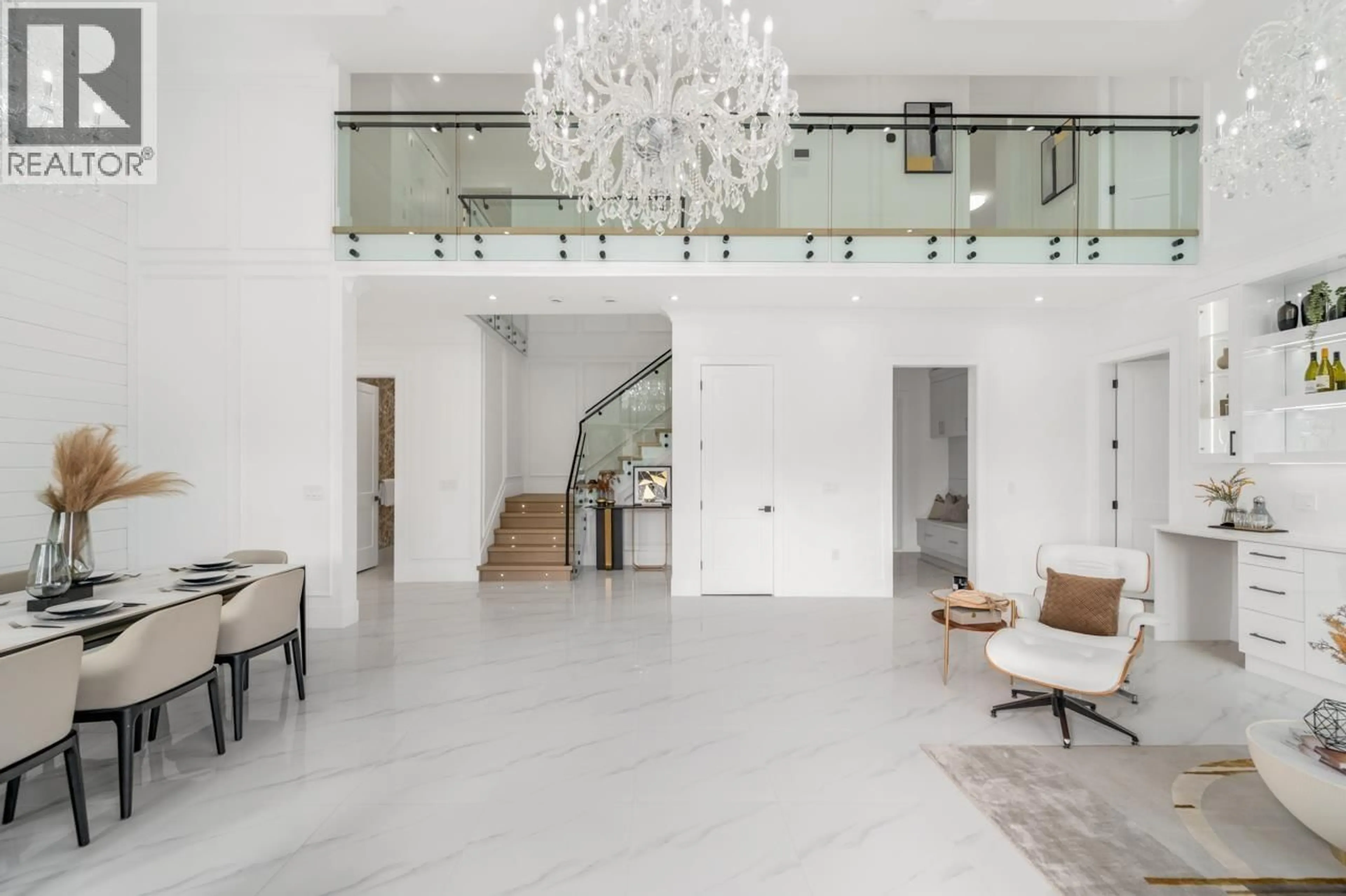 Indoor foyer for 4991 CABOT DRIVE, Richmond British Columbia V7C4J5