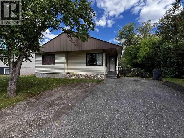 1758 KENWOOD STREET, Prince George 2