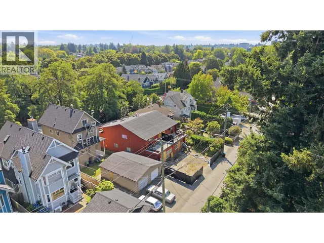 57 12TH AVENUE, Vancouver 4