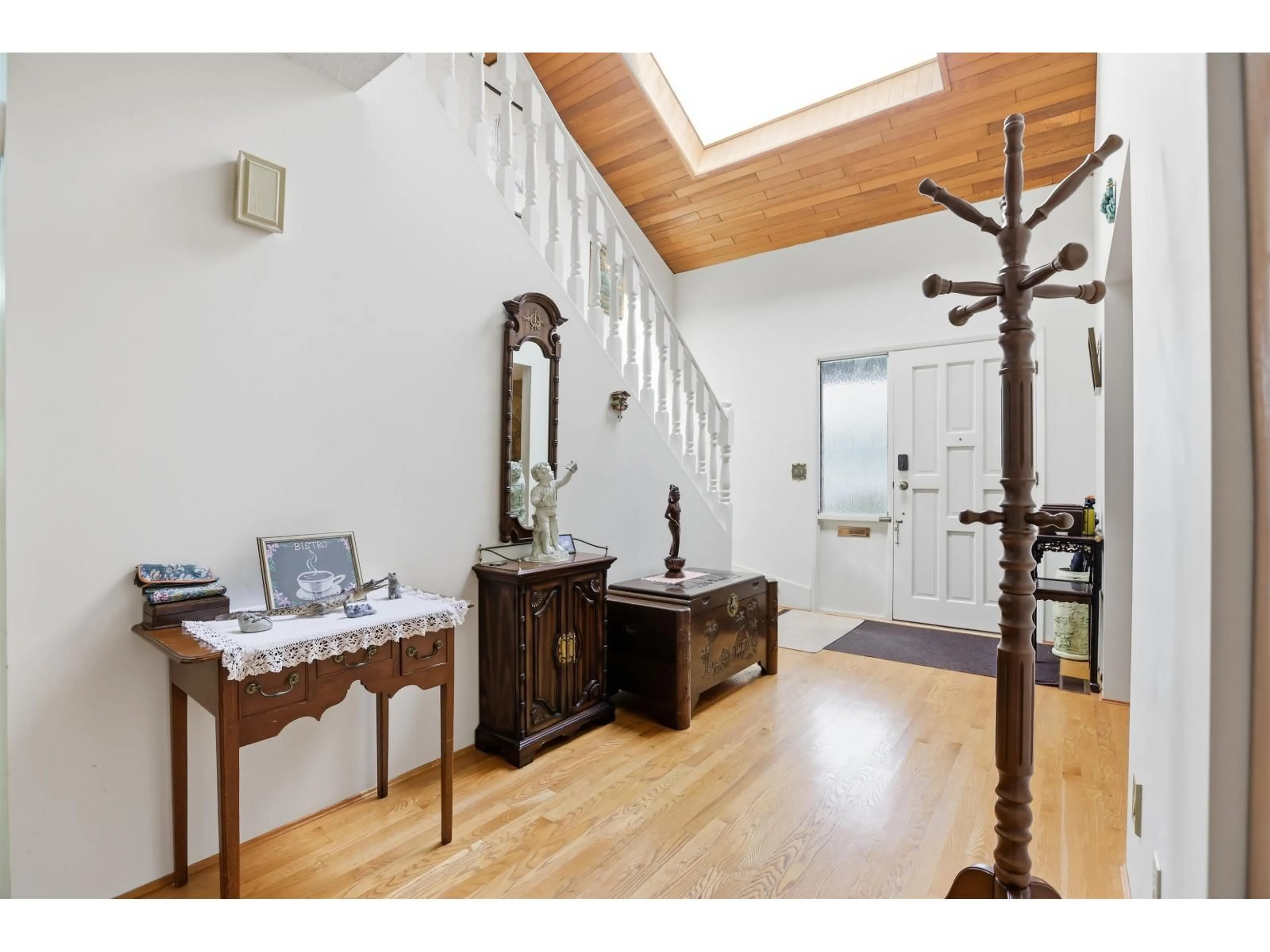 Indoor foyer for 11104 BRIDLINGTON DRIVE, Delta British Columbia V4C7W8