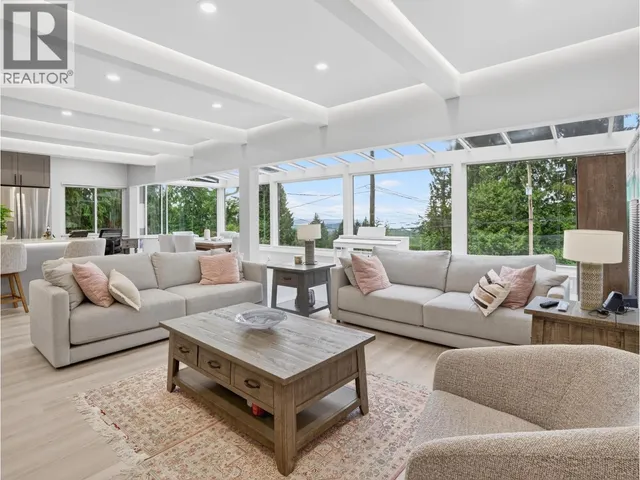 3570 LONSDALE AVENUE, North Vancouver 3