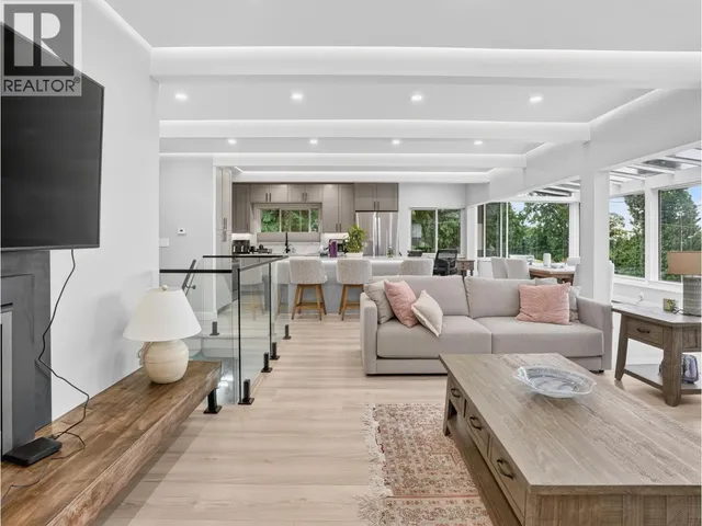 3570 LONSDALE AVENUE, North Vancouver 5