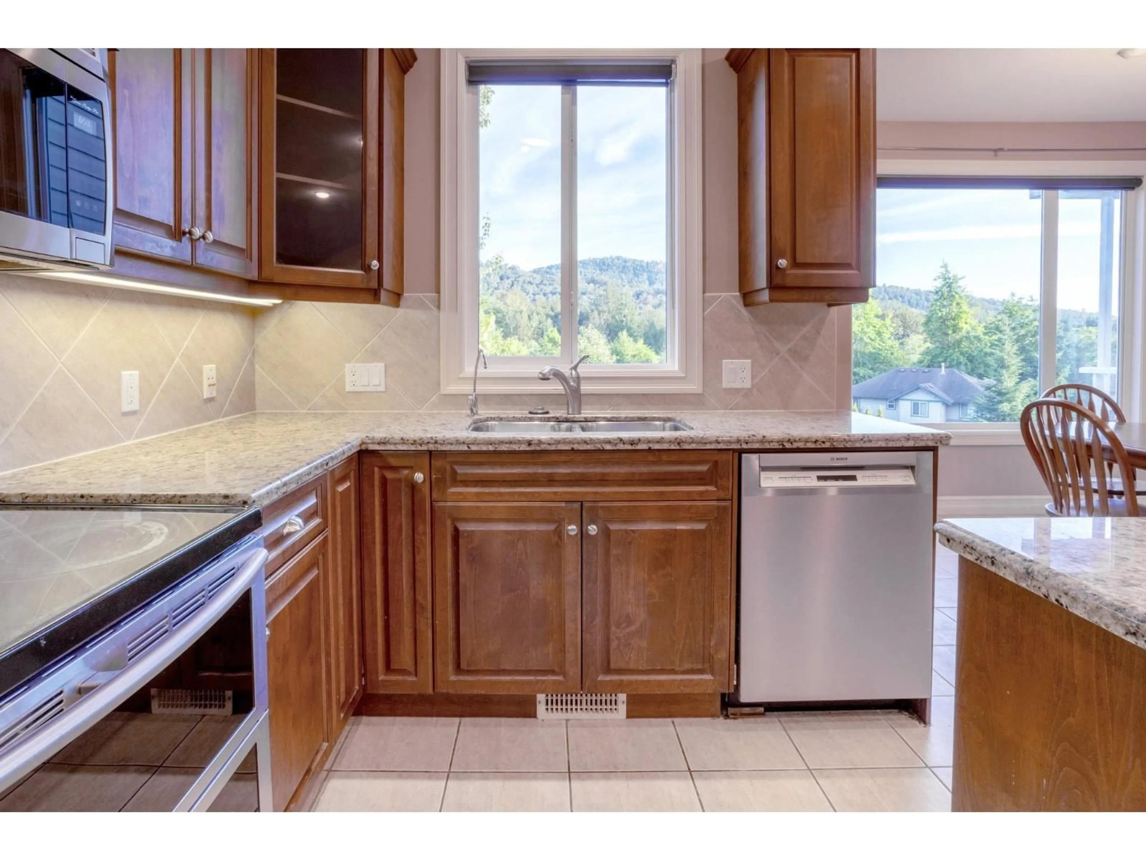 Standard kitchen, ceramic/tile floor for 36456 AUGUSTON PARKWAY EAST, Abbotsford British Columbia V3G3C6