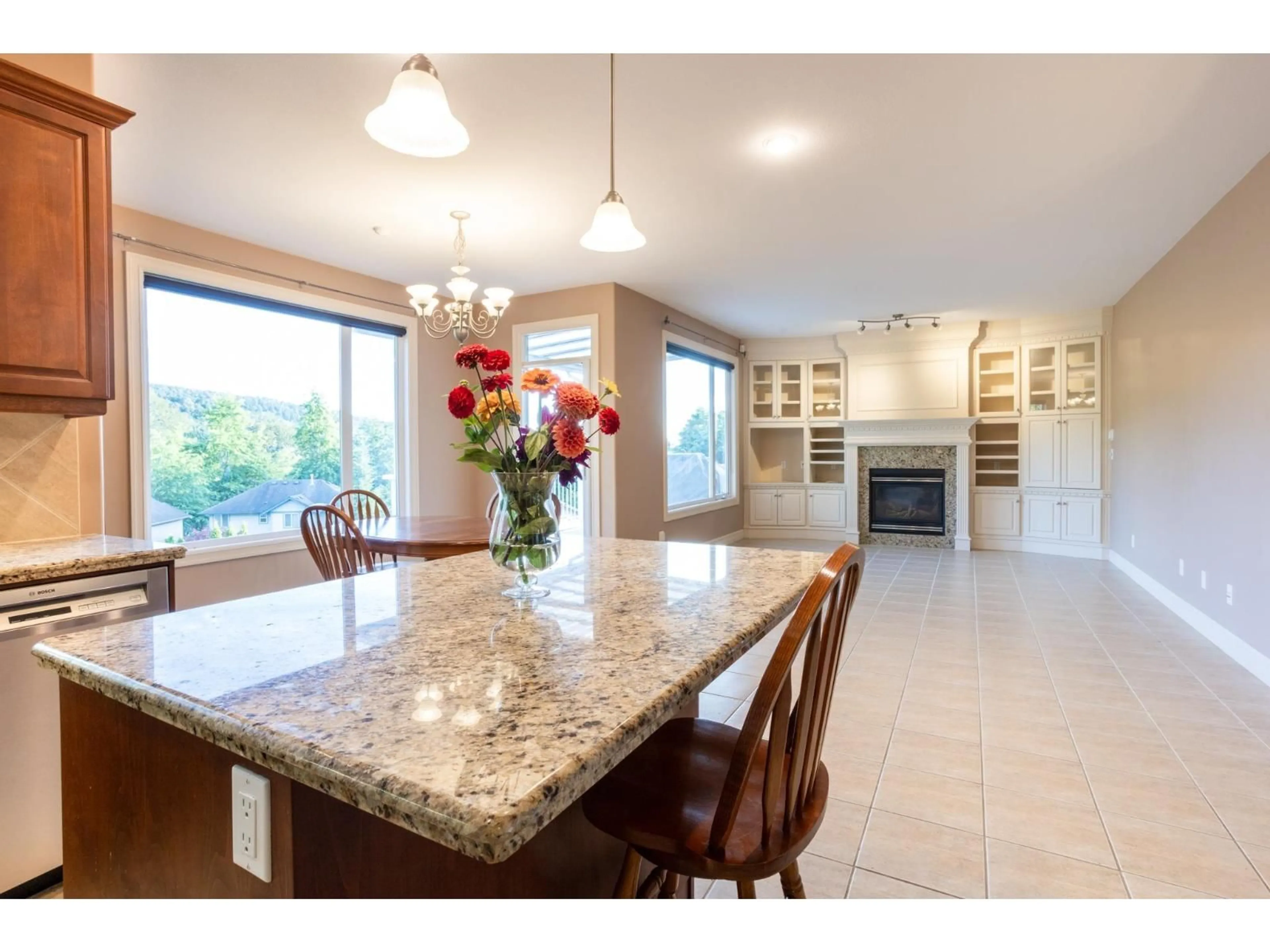 Open concept kitchen, ceramic/tile floor for 36456 AUGUSTON PARKWAY EAST, Abbotsford British Columbia V3G3C6