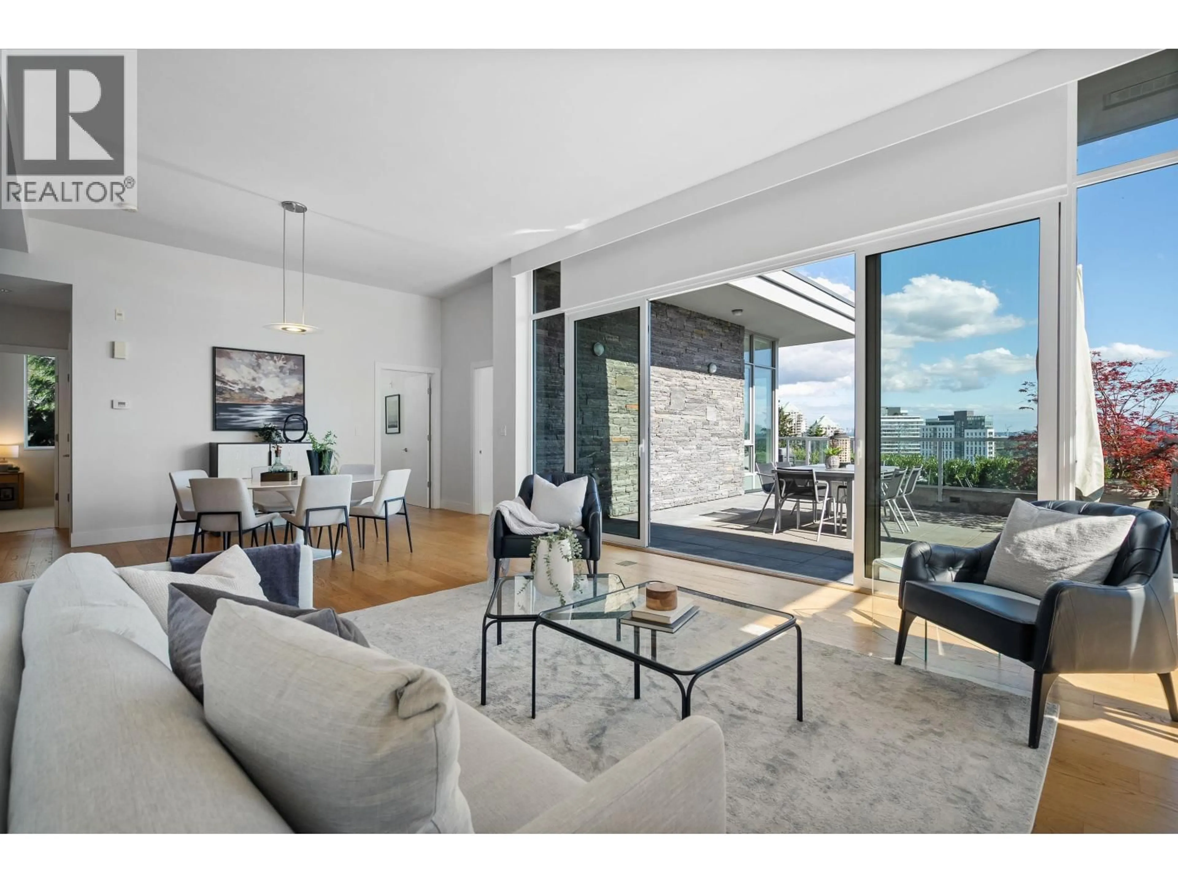 Living room with furniture, unknown for 702 - 876 KEITH ROAD, West Vancouver British Columbia V7T1M3