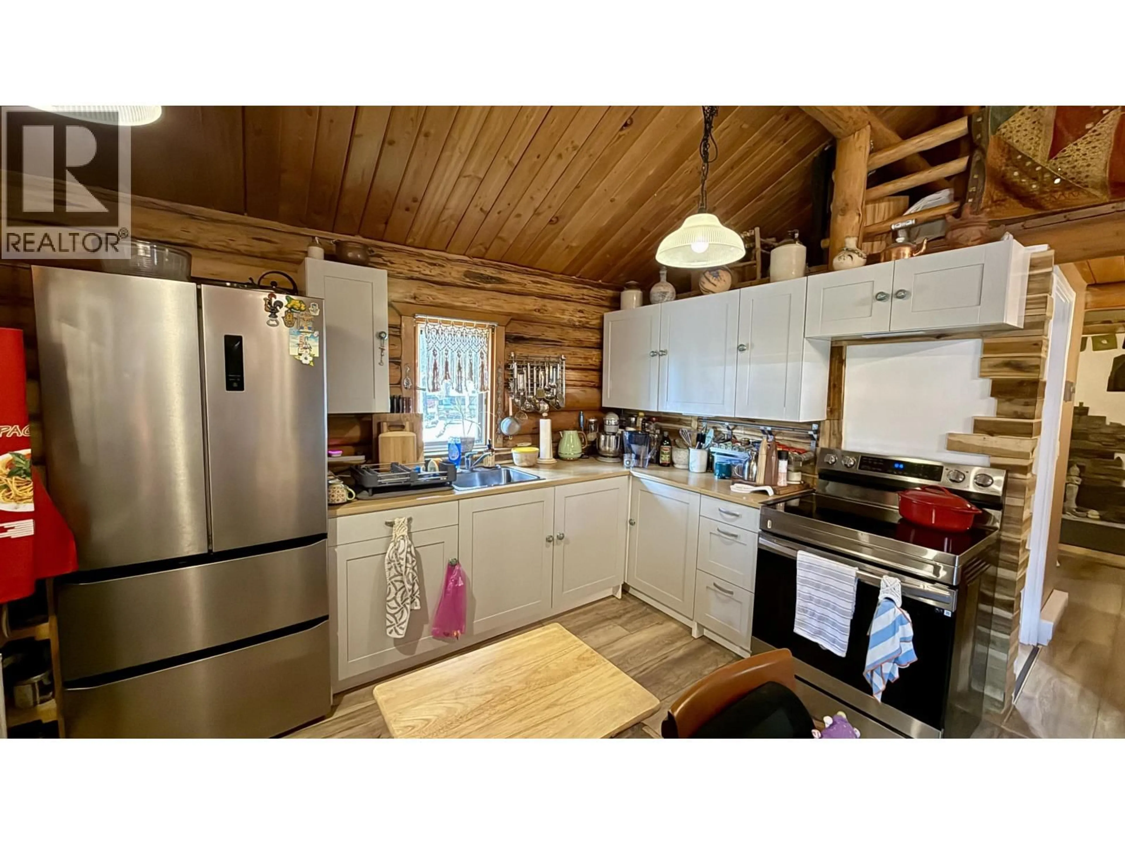 Rustic kitchen, wood/laminate floor for 4863 CUMSU PLACE, 108 Mile Ranch British Columbia V0K2Z0