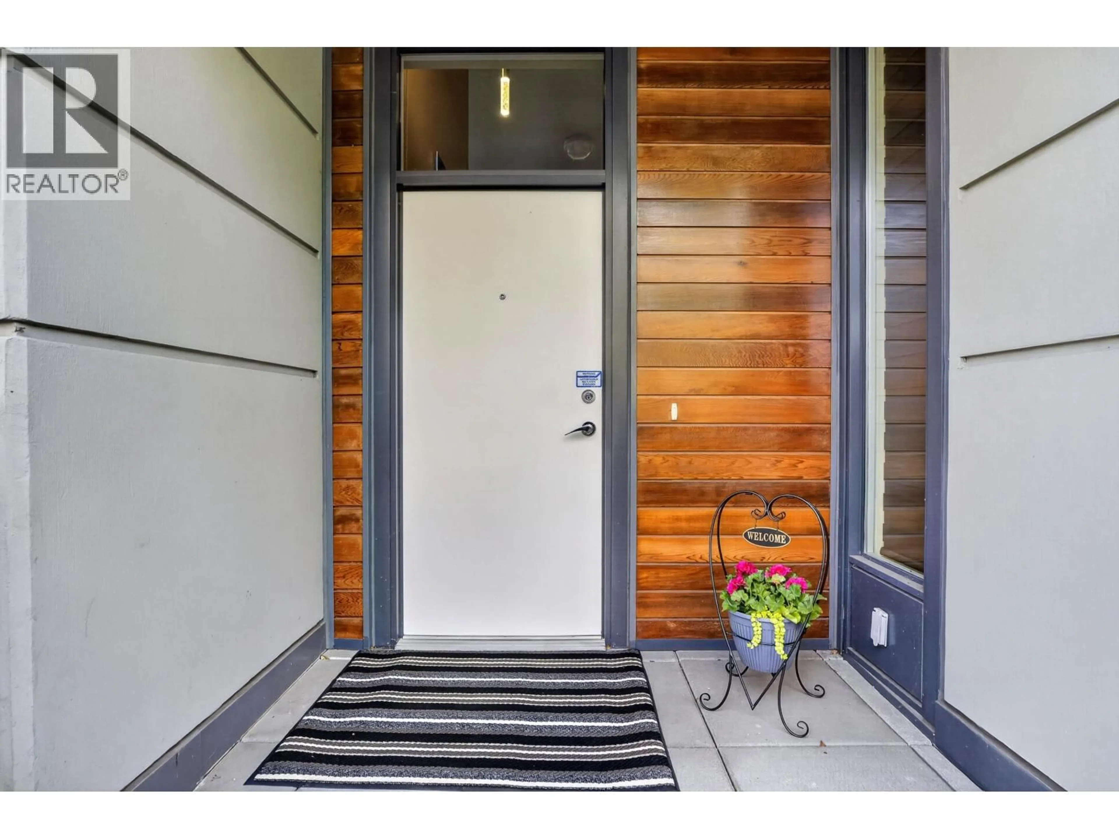 Indoor entryway for 112 1ST AVENUE, Vancouver British Columbia V5Y0H4