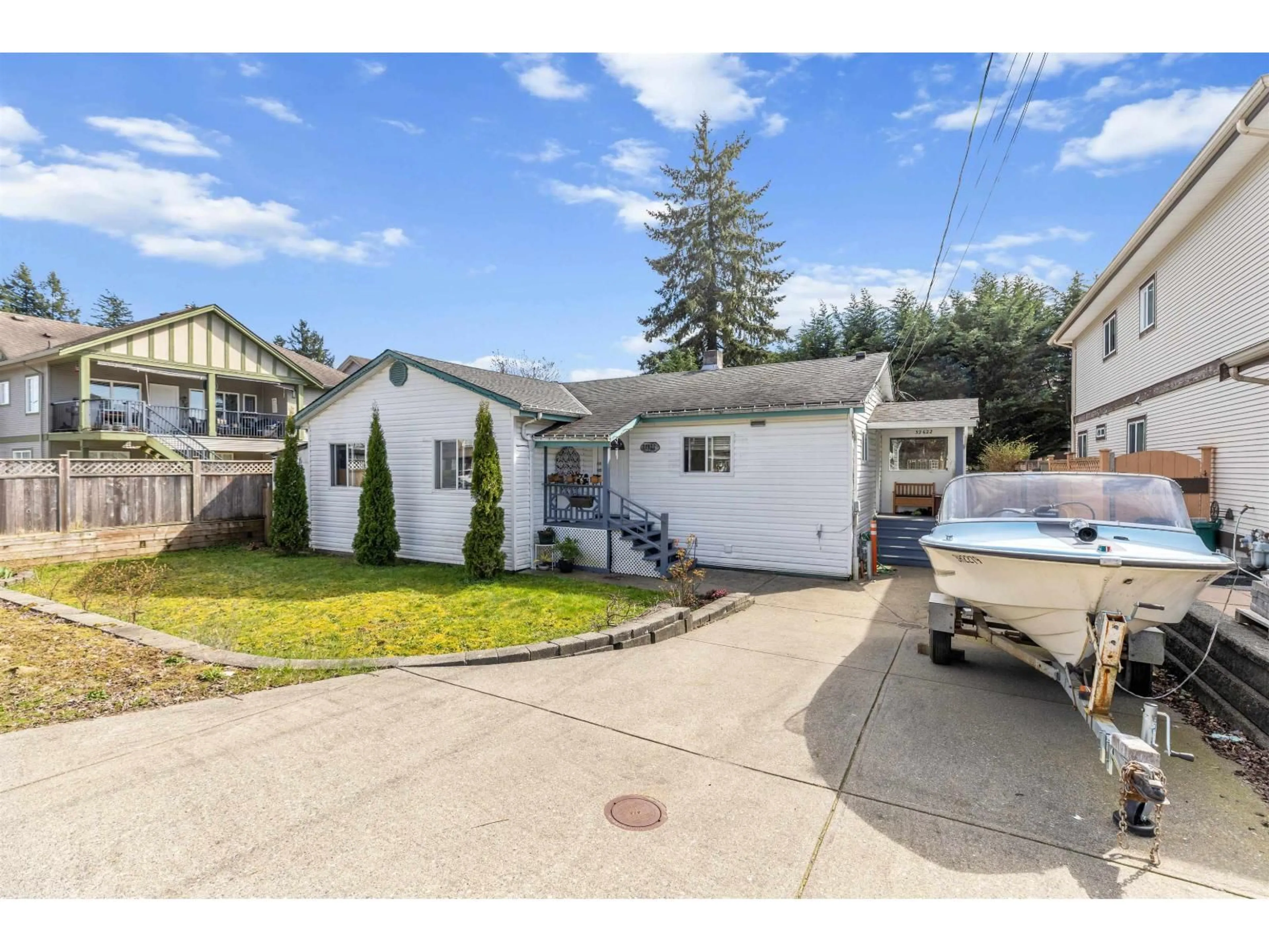 A pic from outside/outdoor area/front of a property/back of a property/a pic from drone, street for 32622 EGGLESTONE AVENUE, Mission British Columbia V4S1A2